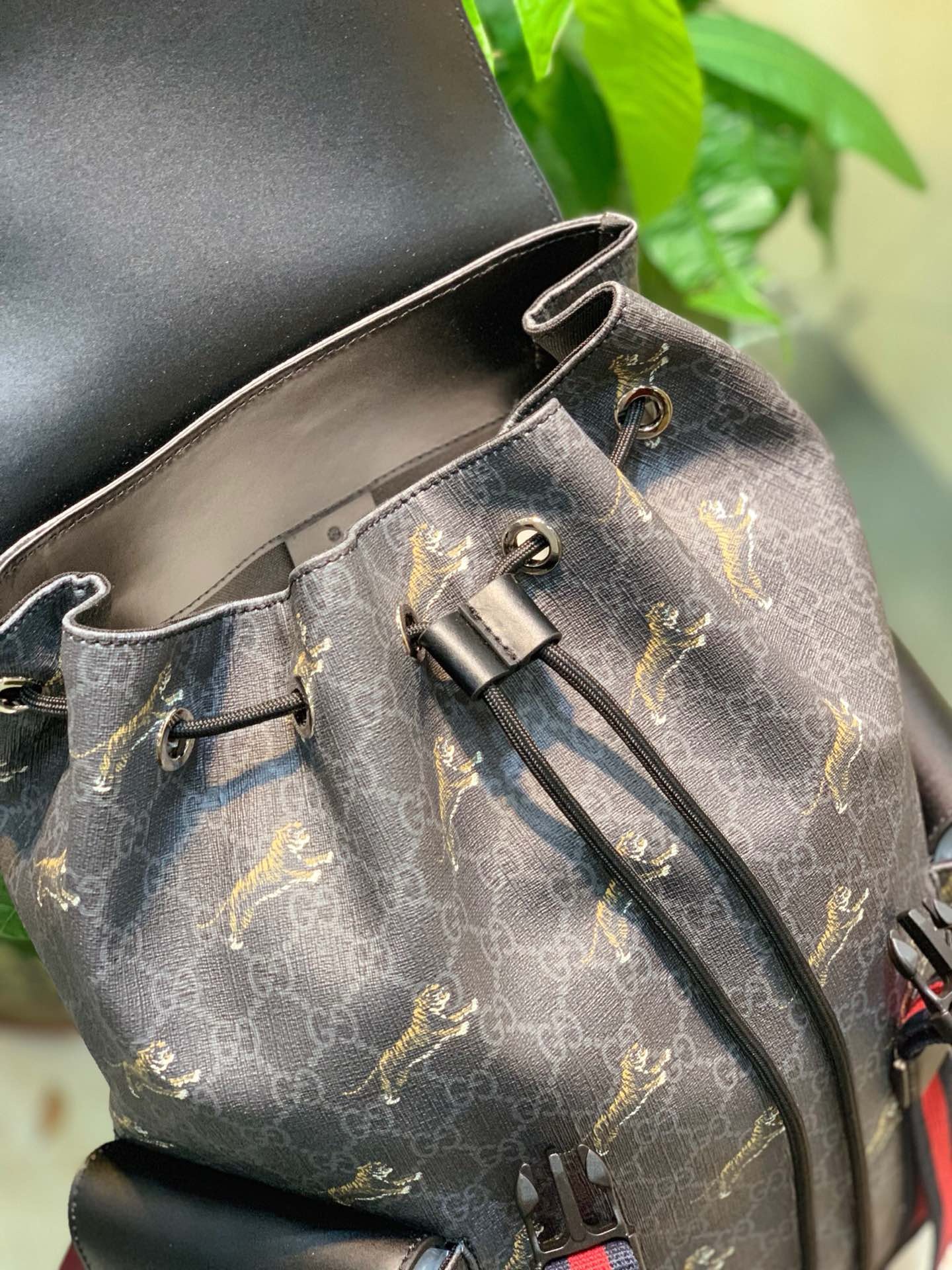 Gucci GG Supreme Tiger Backpack – Ultimate 2024 Luxury Travel