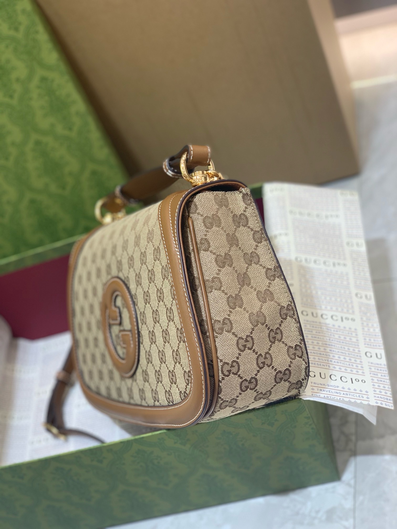 Gucci Blondie large top handle bag in beige and dark brown