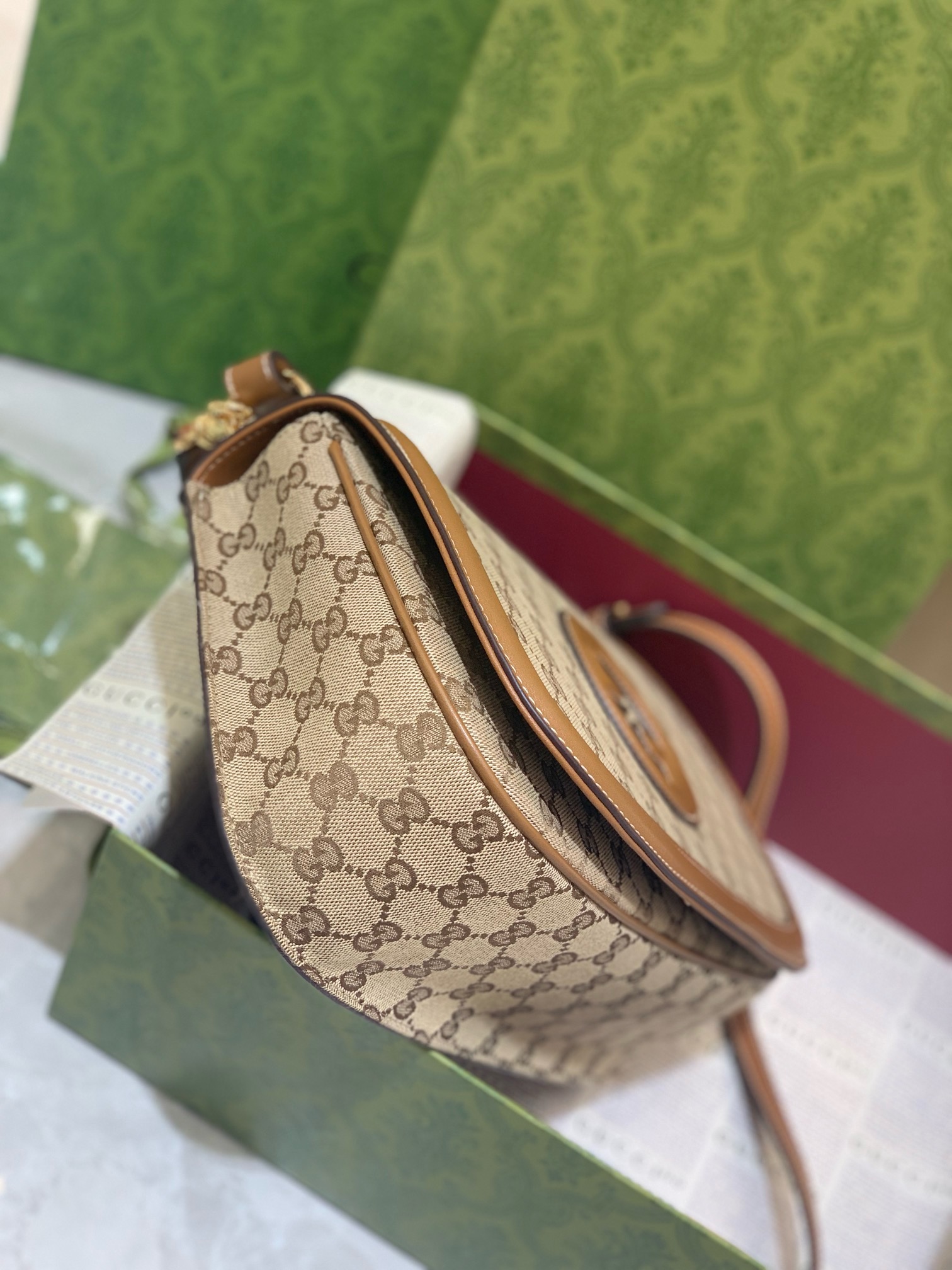 Gucci Blondie large top handle bag in beige and dark brown