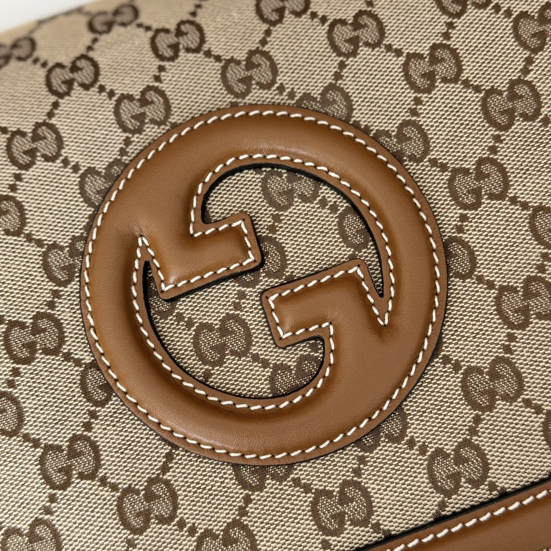 Gucci Blondie large top handle bag in beige and dark brown G
