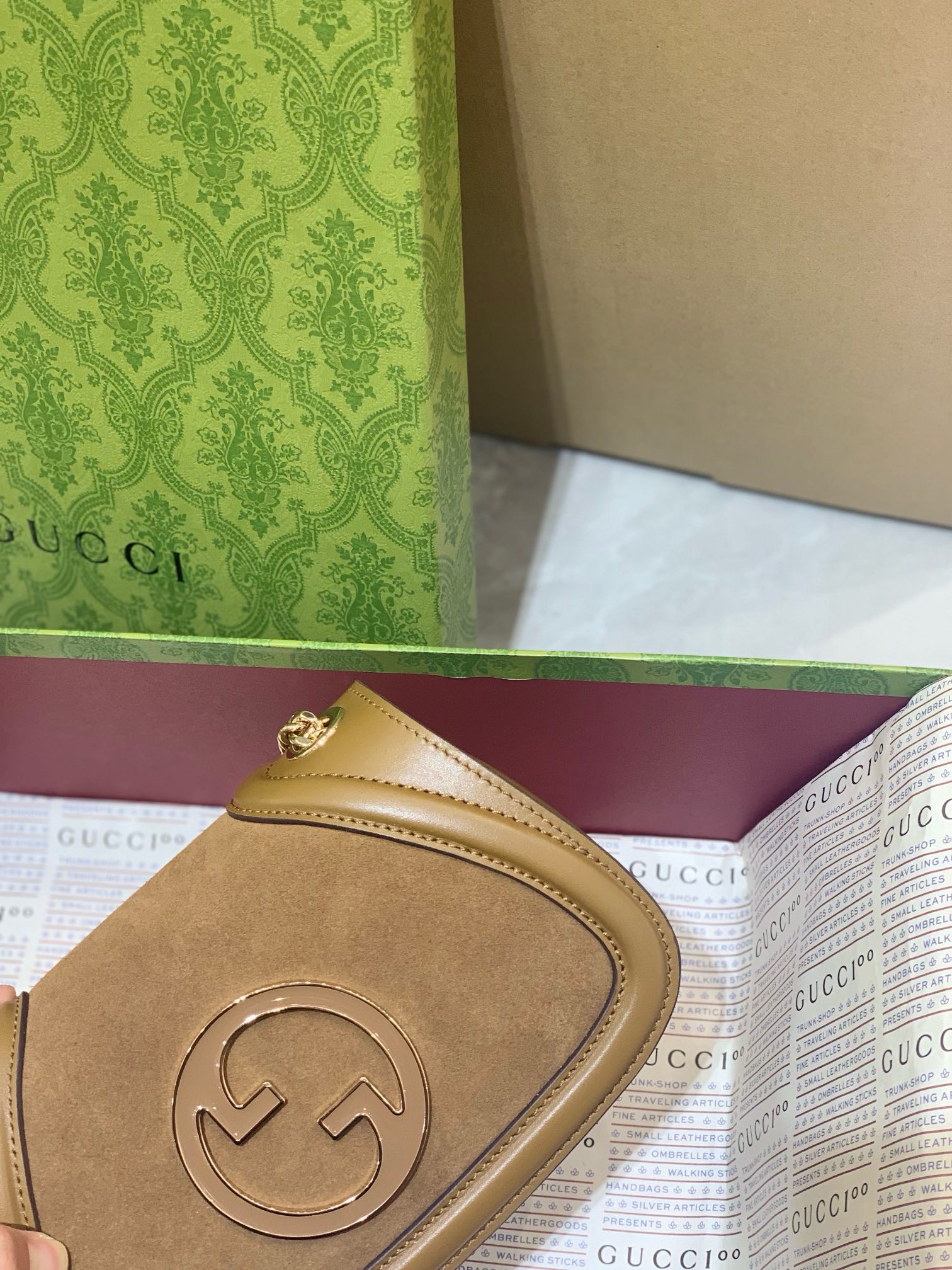 Gucci Blondie Suede Shoulder Bag: Stunning 2024 Luxury Icon