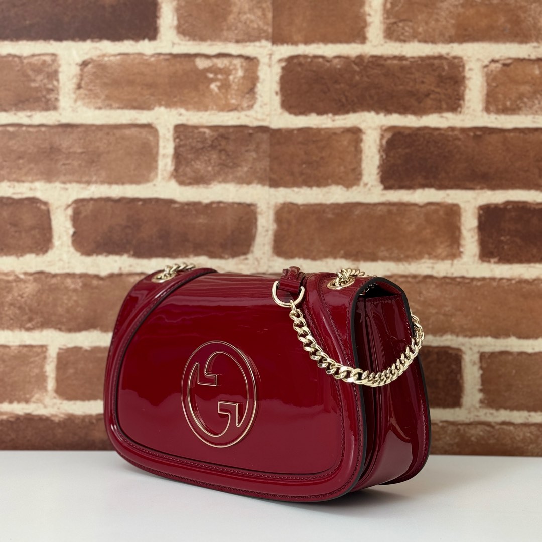 Gucci Blondie medium shoulder bag in Rosso Ancora red patent leather | GUCCI