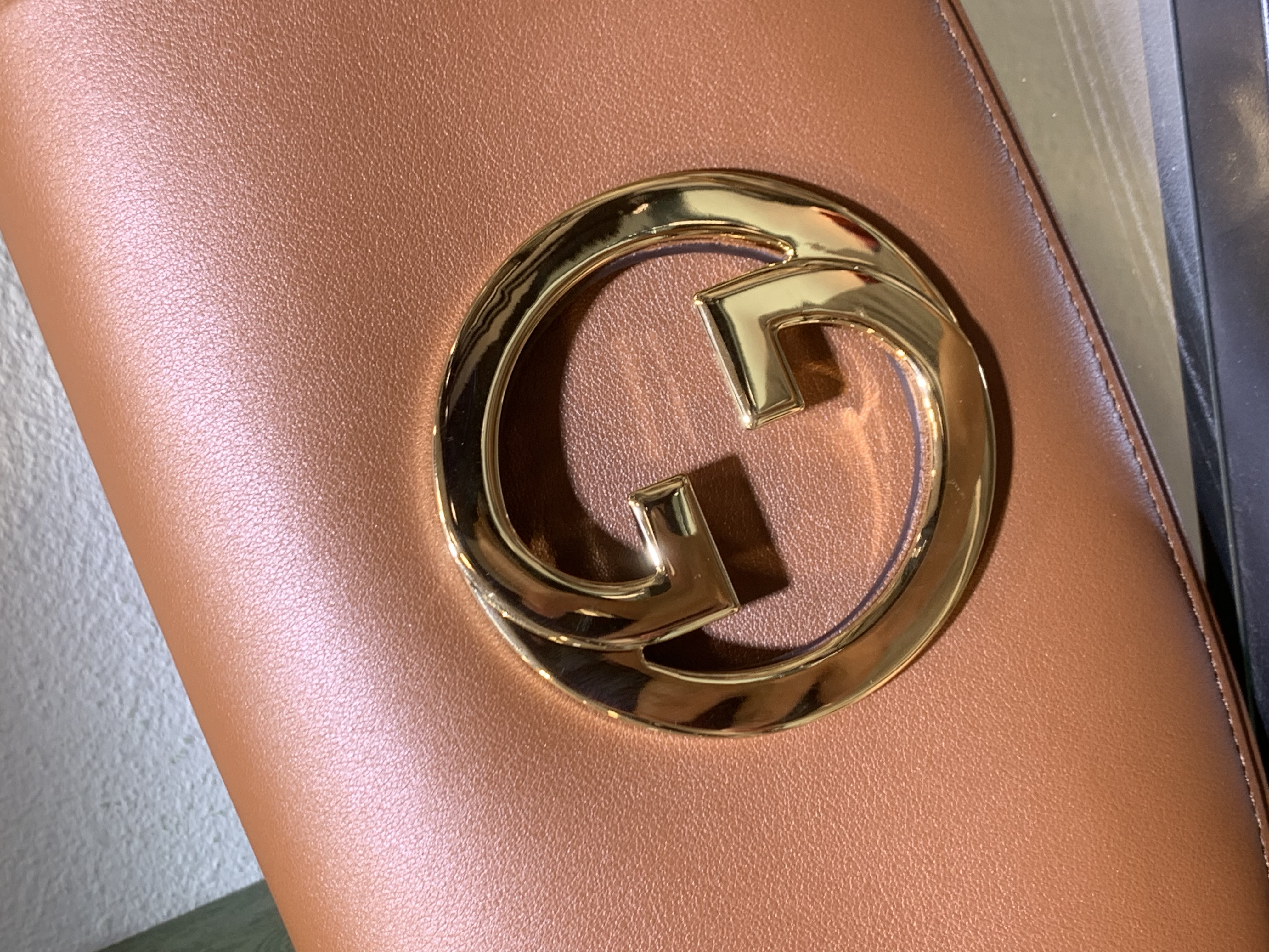 Gucci Blondie Brown Shoulder Bag – Stunning 2024 Luxury Accessory