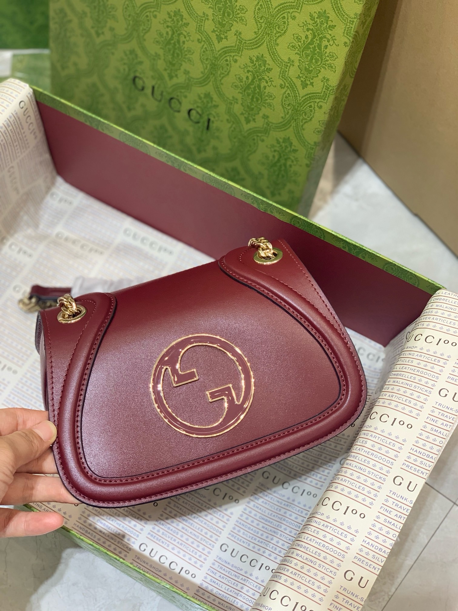 Gucci Blondie Red Shoulder Bag: Stunning 2024 Luxury Icon