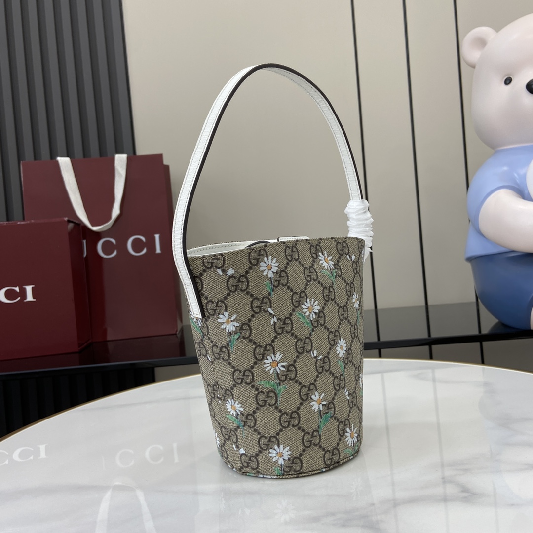 Gucci Children's printed GG bucket bag in beige and brown GG