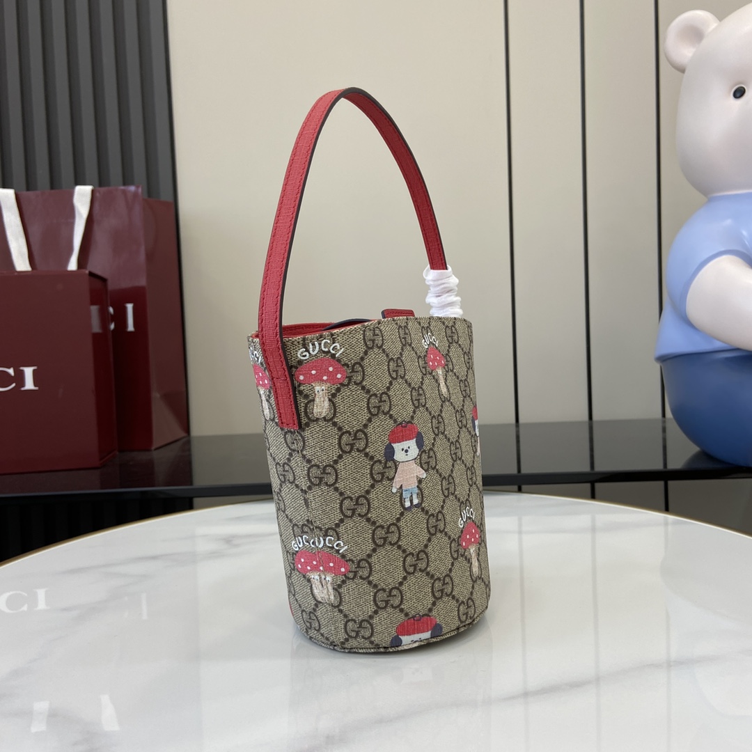 Gucci Children's printed GG bucket bag in Beige Red GG Canvas