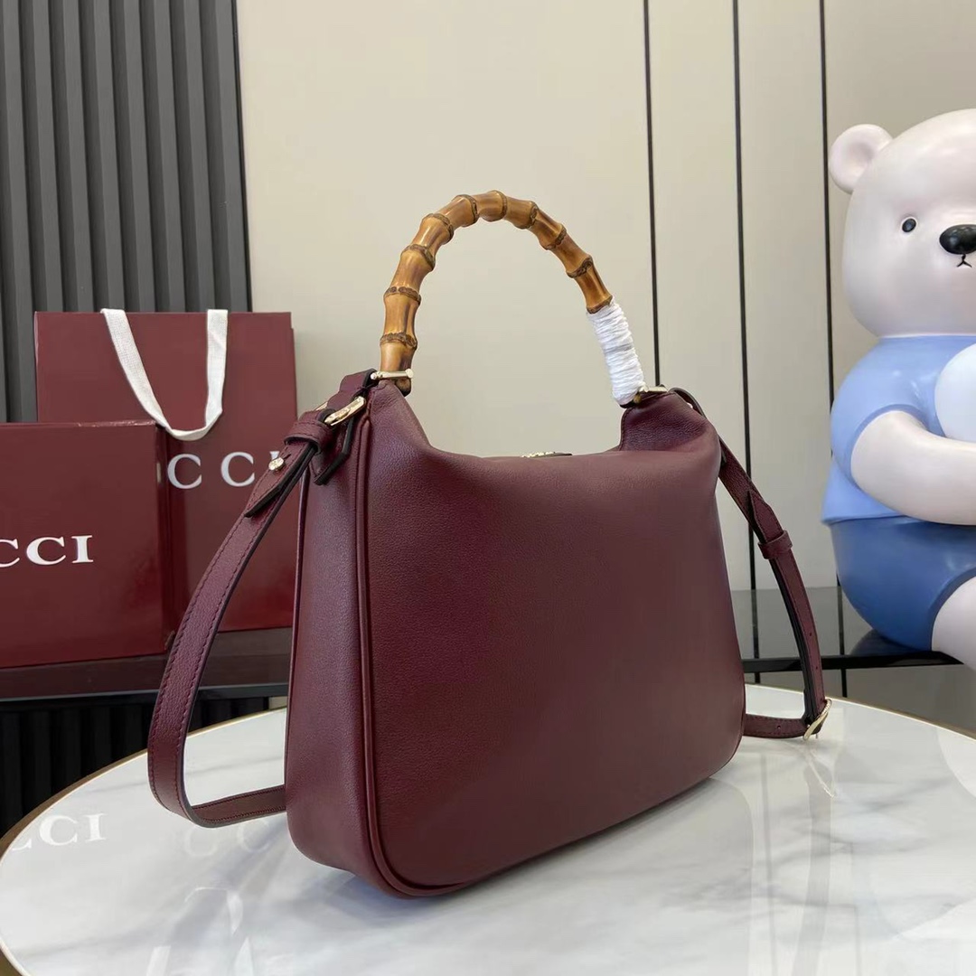 Gucci Diana small shoulder bag in Rosso Ancora red leather