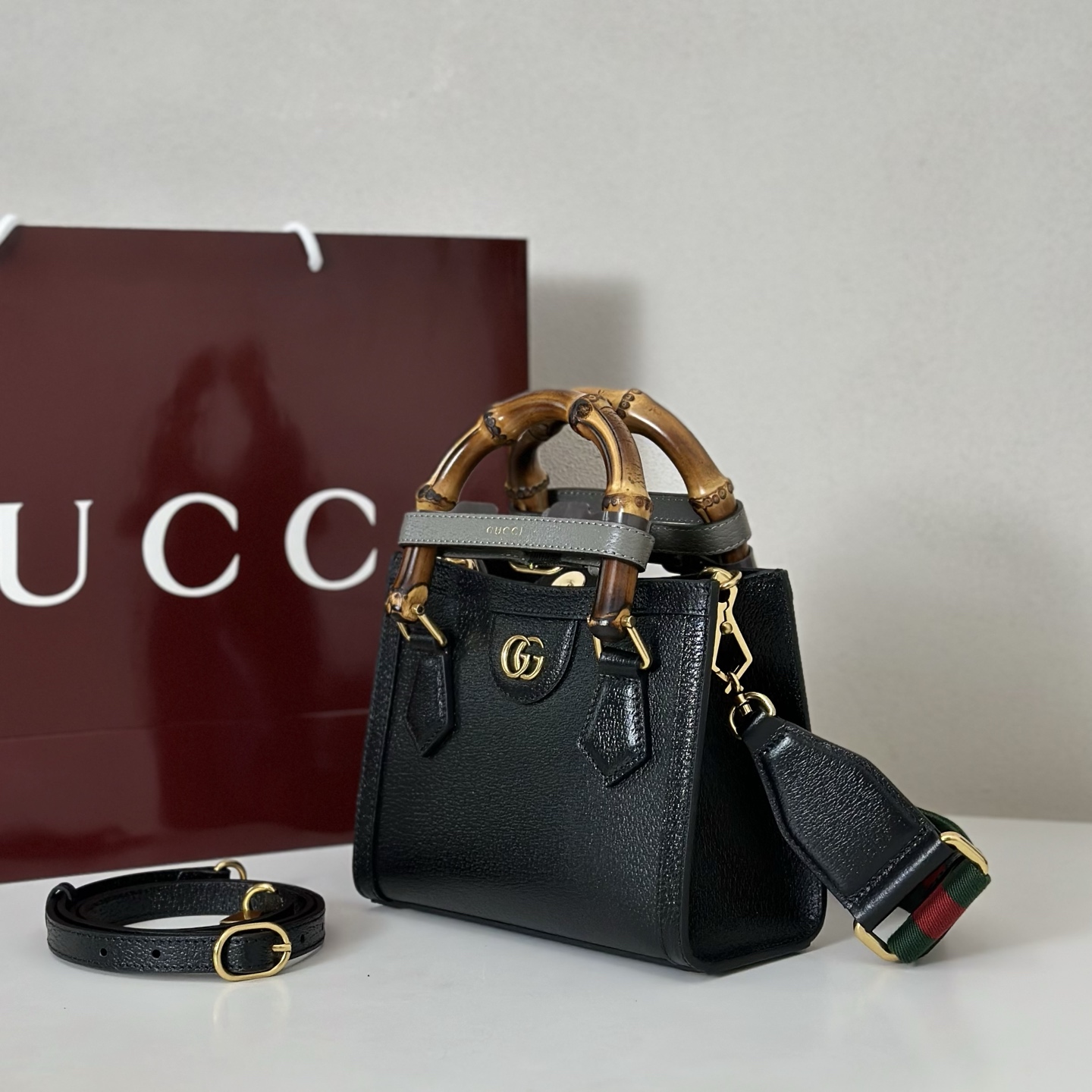 Gucci Diana small tote bag in black leather | GUCCI