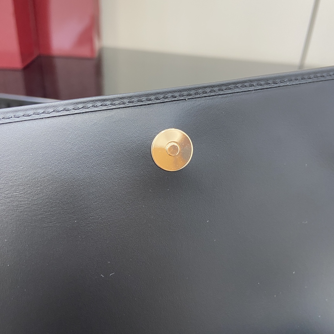 Gucci Emblem Brieftasche mit Lederriemen in beigefarbener und dunkelbrauner Stoff