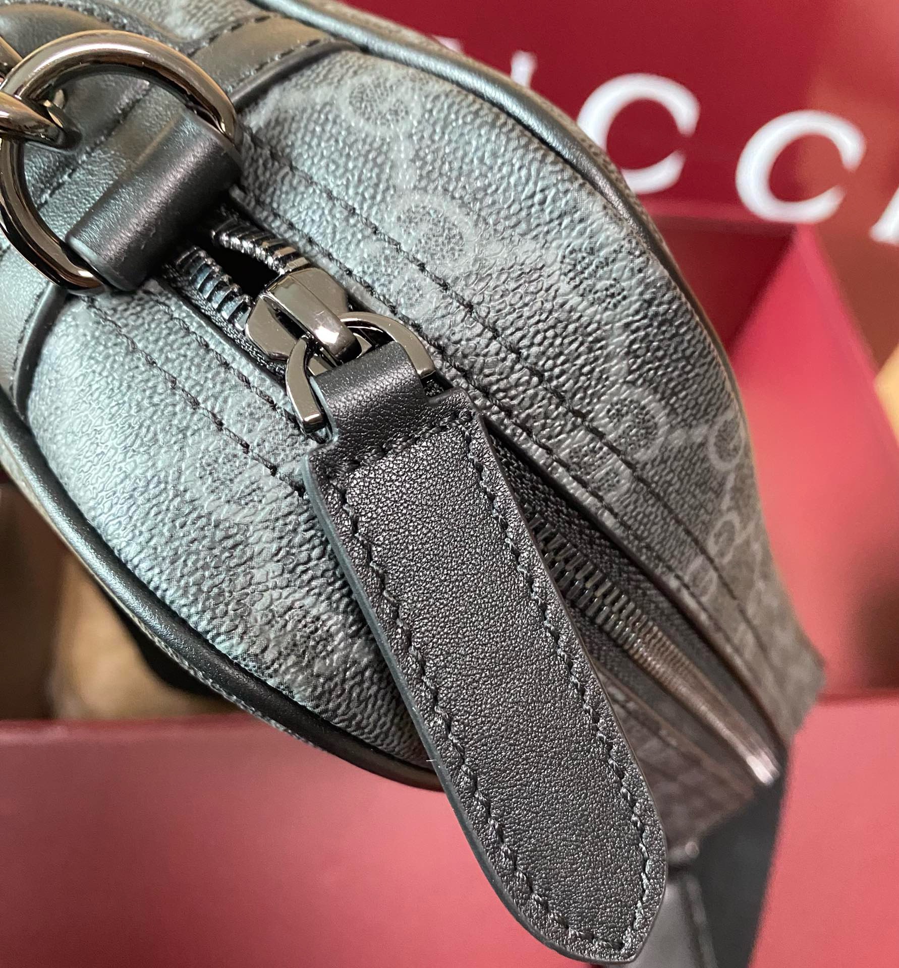 Gucci GG Supreme Black Crossbody: Stunning 2024 Luxury Bag