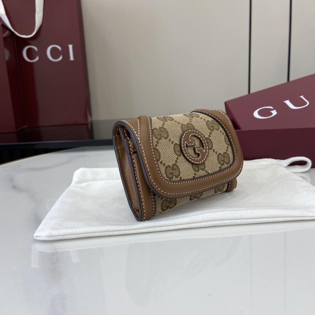 Gucci GG Emblem card case in Beige GG Canvas | GUCCI