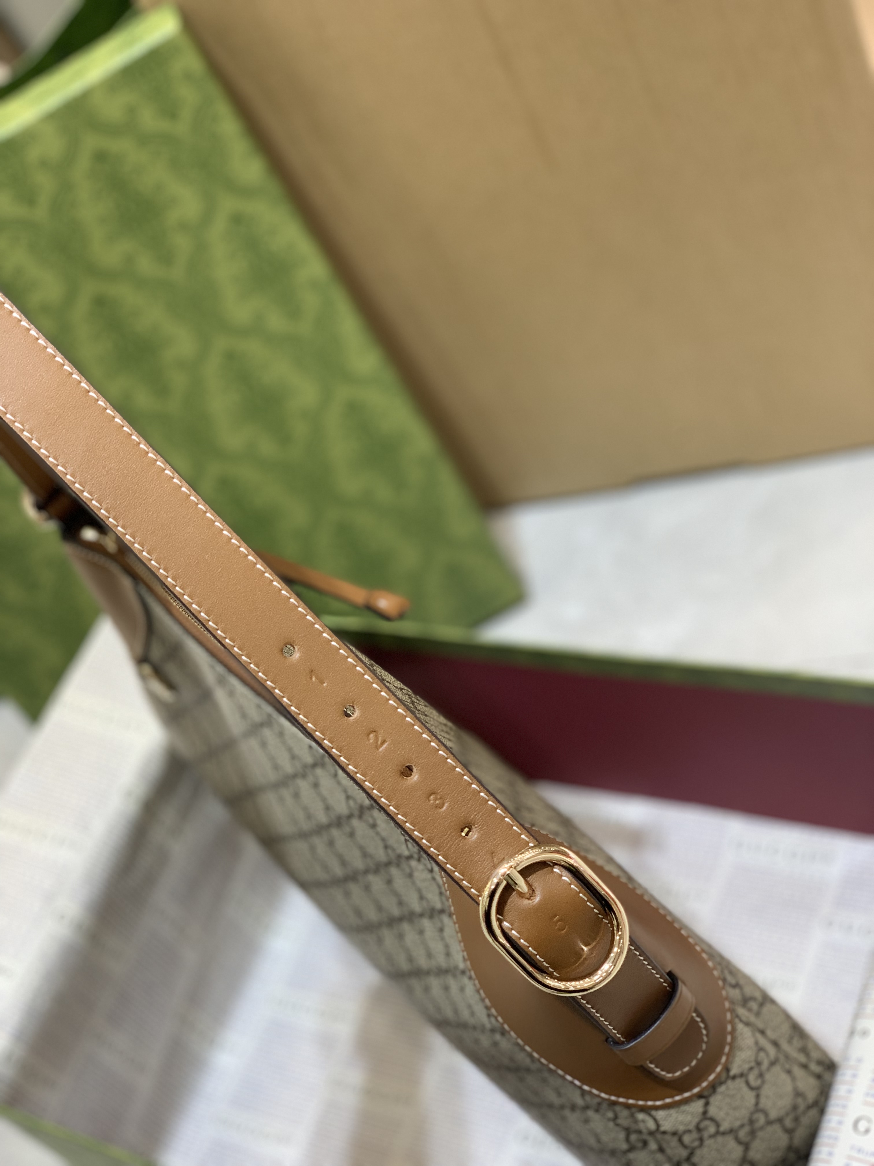 Gucci GG Supreme Hobo Bag: Stunning 2024 Luxury Style