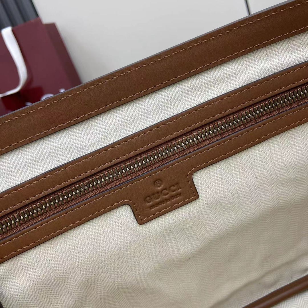 Gucci Gg Emblem Medium Crossbody Bag - Brown Leathe