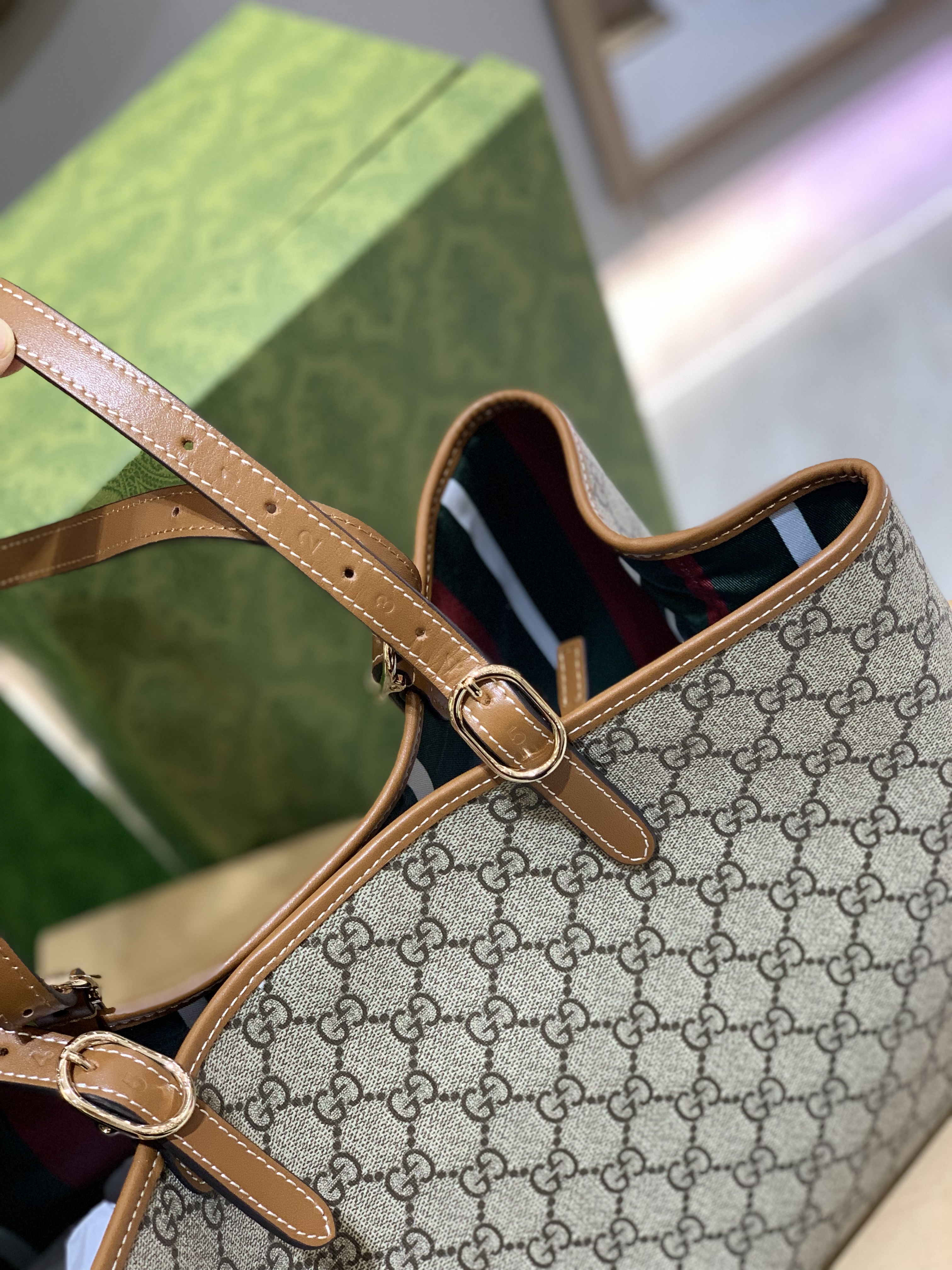 Gucci GG Emblem Medium Tote Bag ‘Beige’