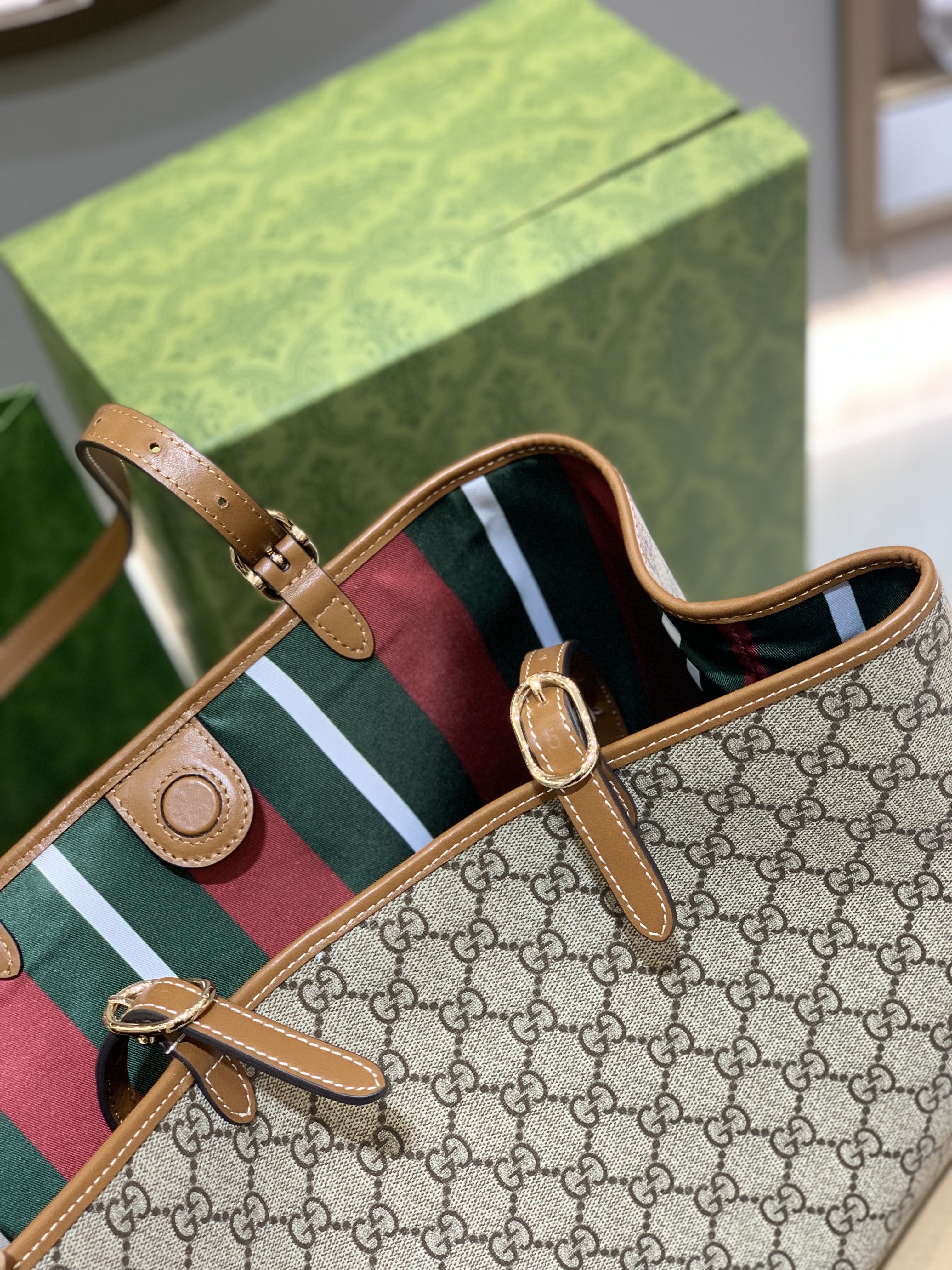 Gucci GG Emblem Medium Tote Bag ‘Beige’