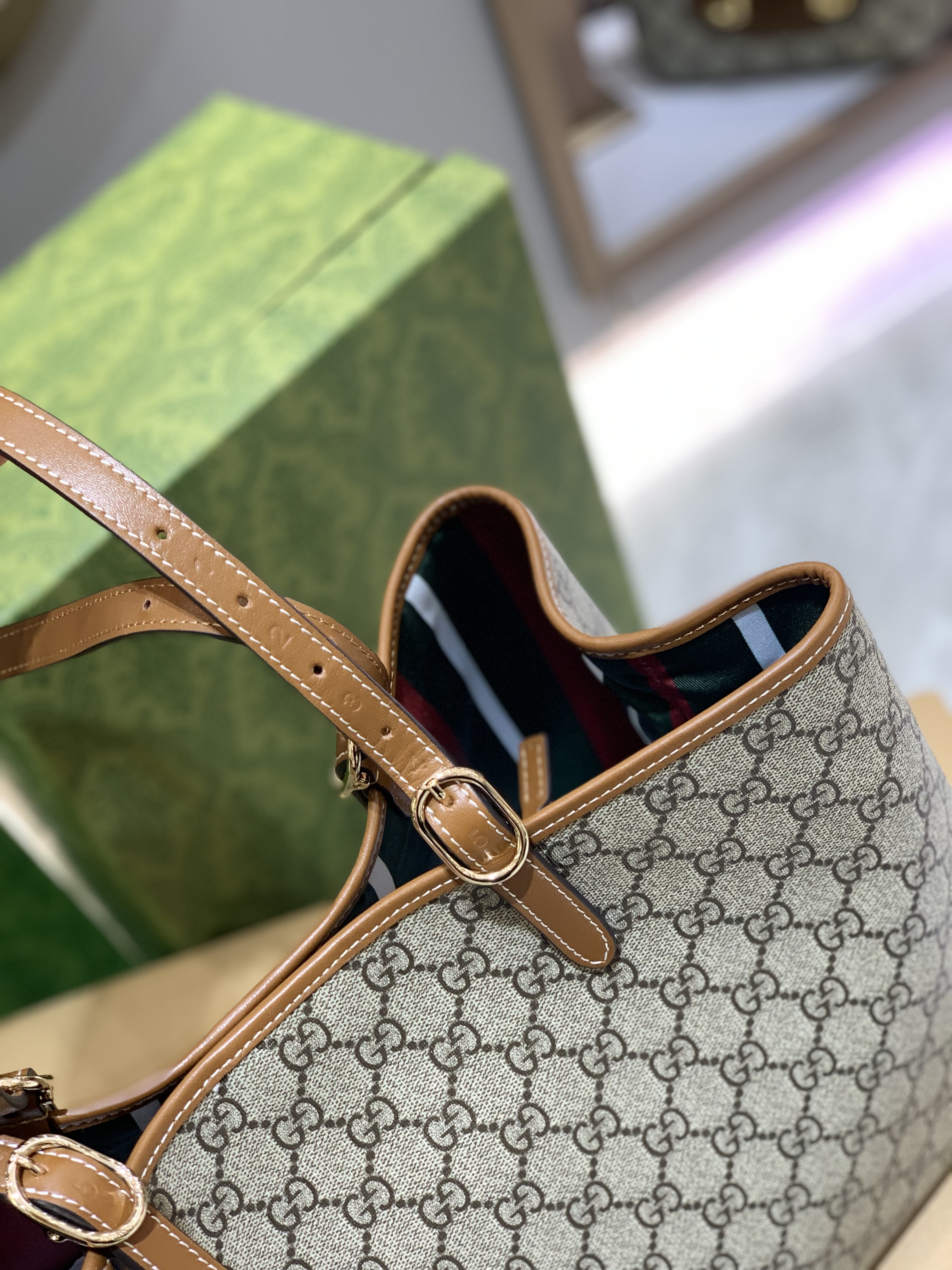 Gucci GG Emblem Medium Tote Bag ‘Beige’