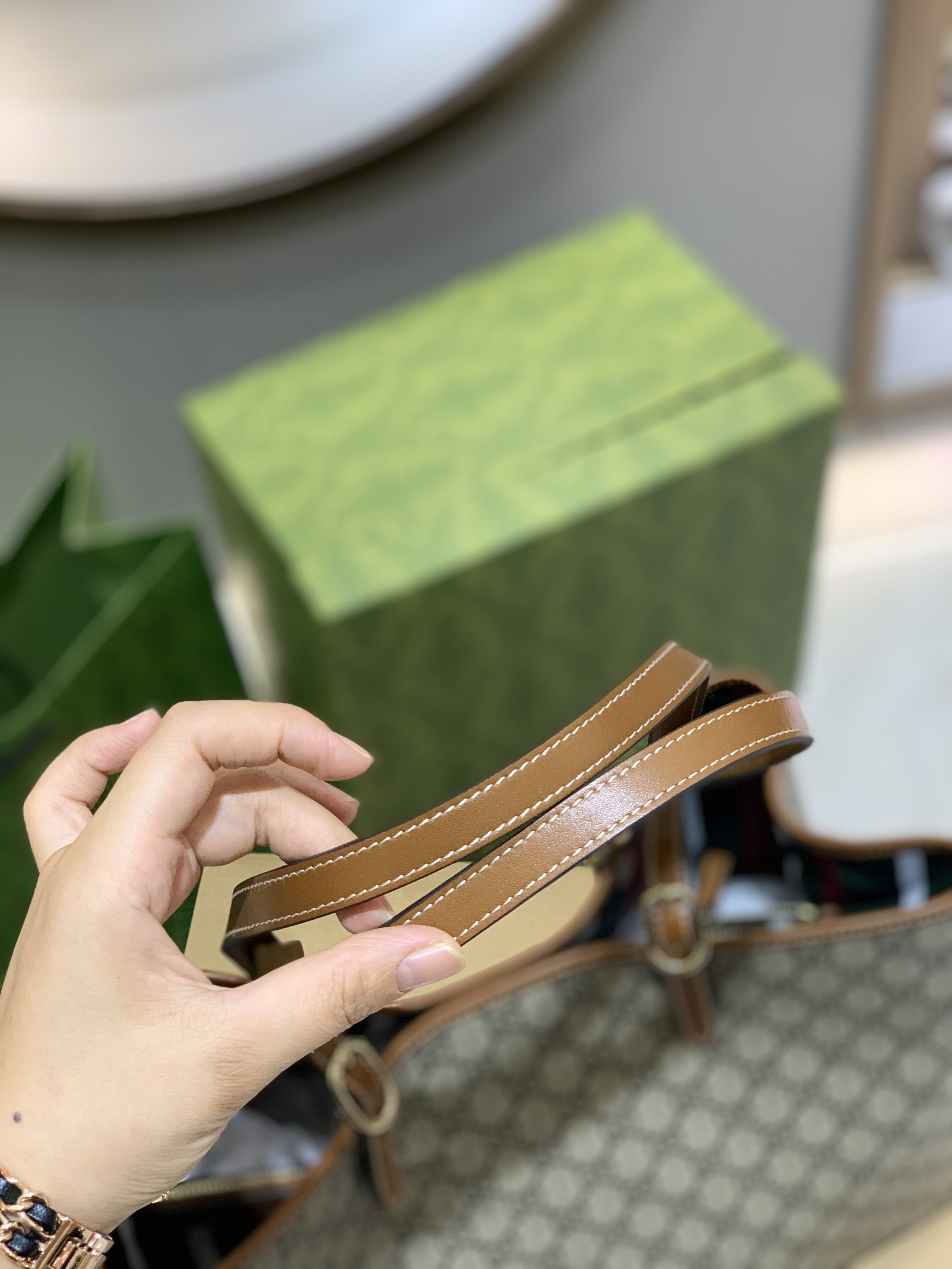 Gucci GG Emblem Medium Tote Bag ‘Beige’