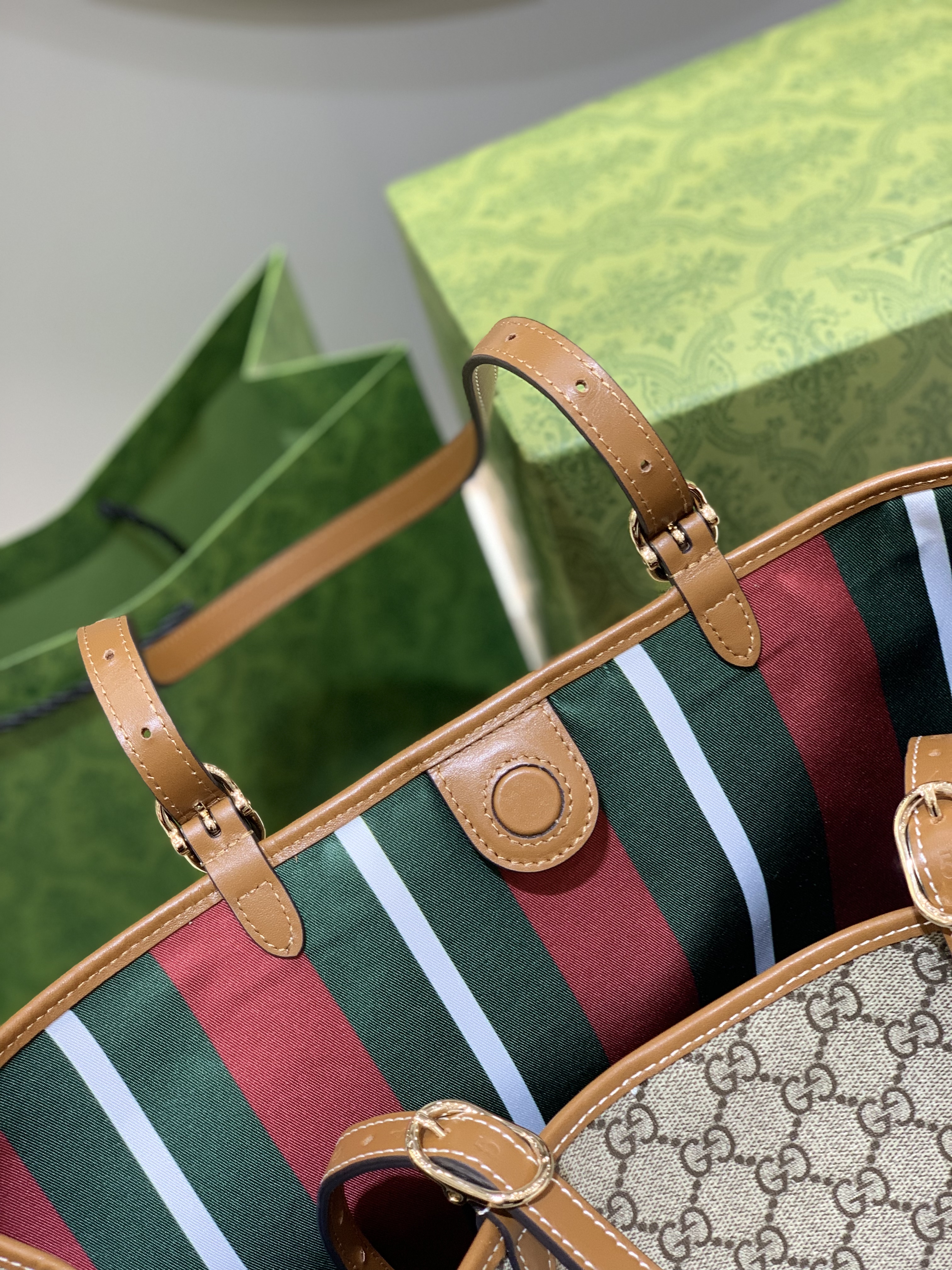 Gucci GG Emblem Medium Tote Bag ‘Beige’