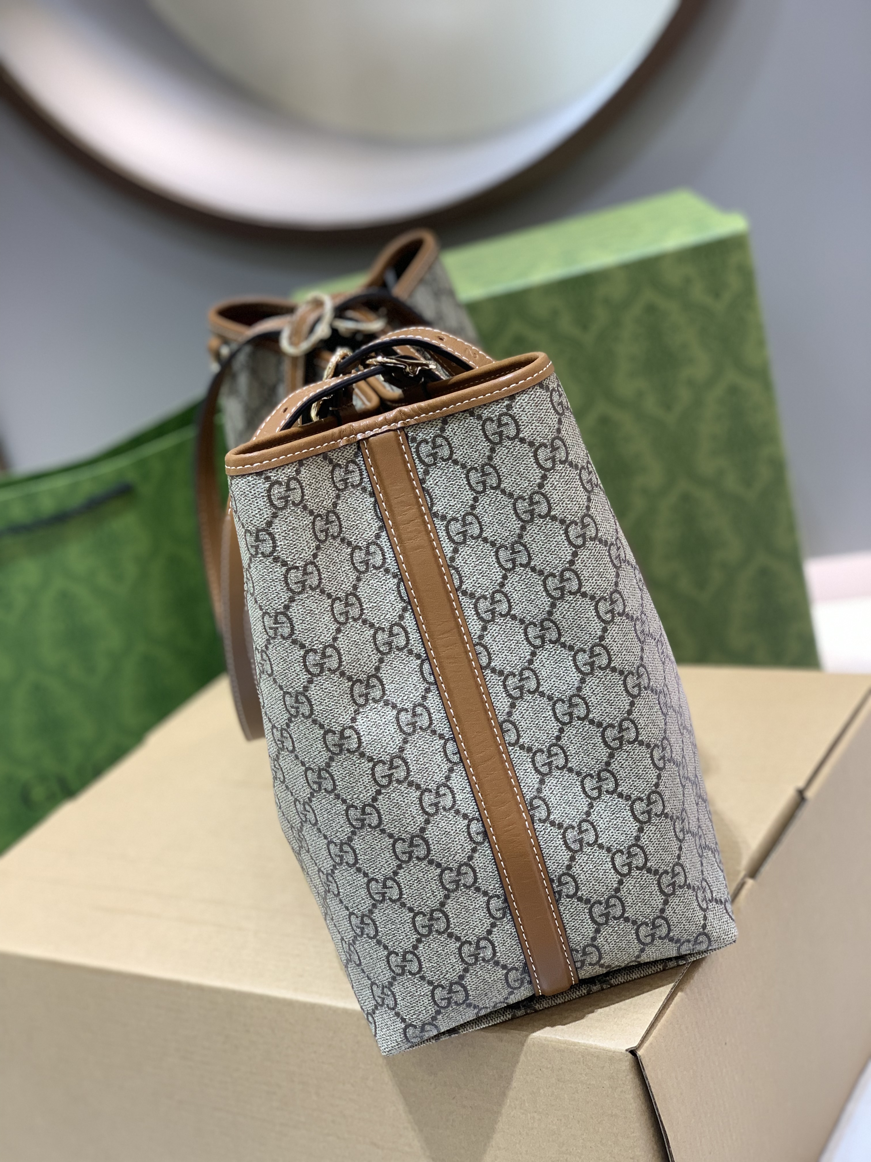 Gucci GG Emblem Medium Tote Bag ‘Beige’