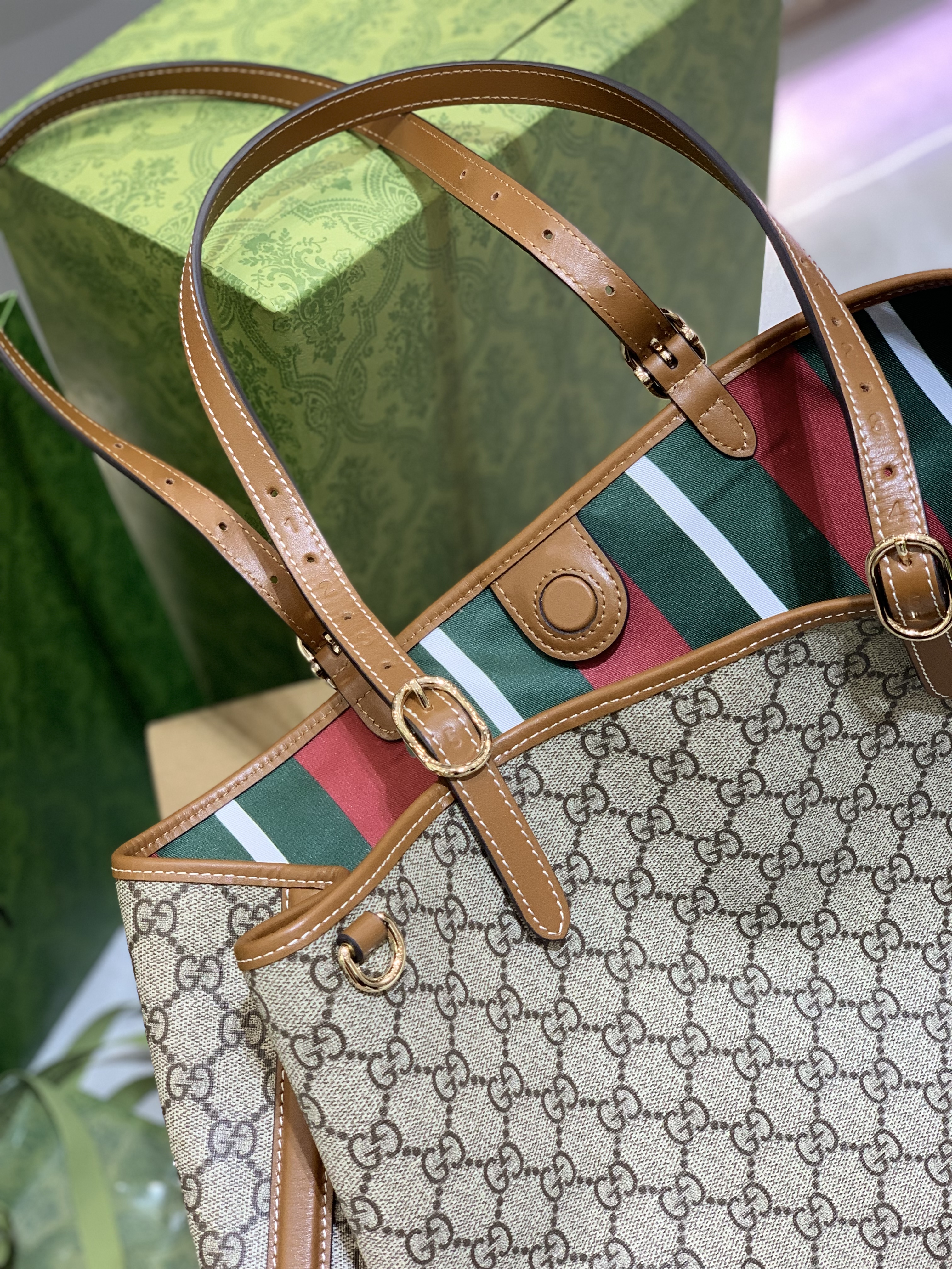 Gucci GG Emblem Medium Tote Bag ‘Beige’