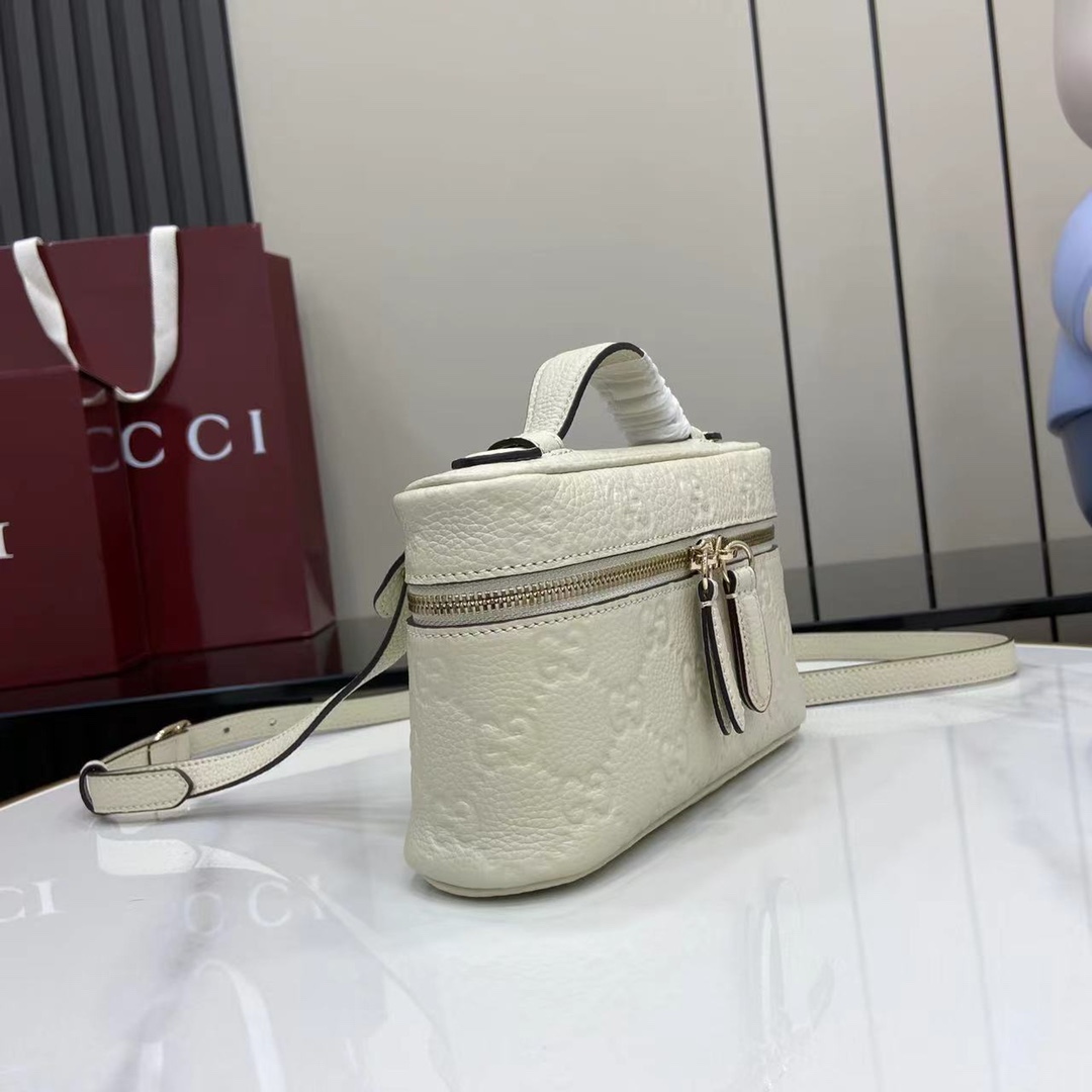 Gucci GG Emblem small bag in ivory leather | GUCCI
