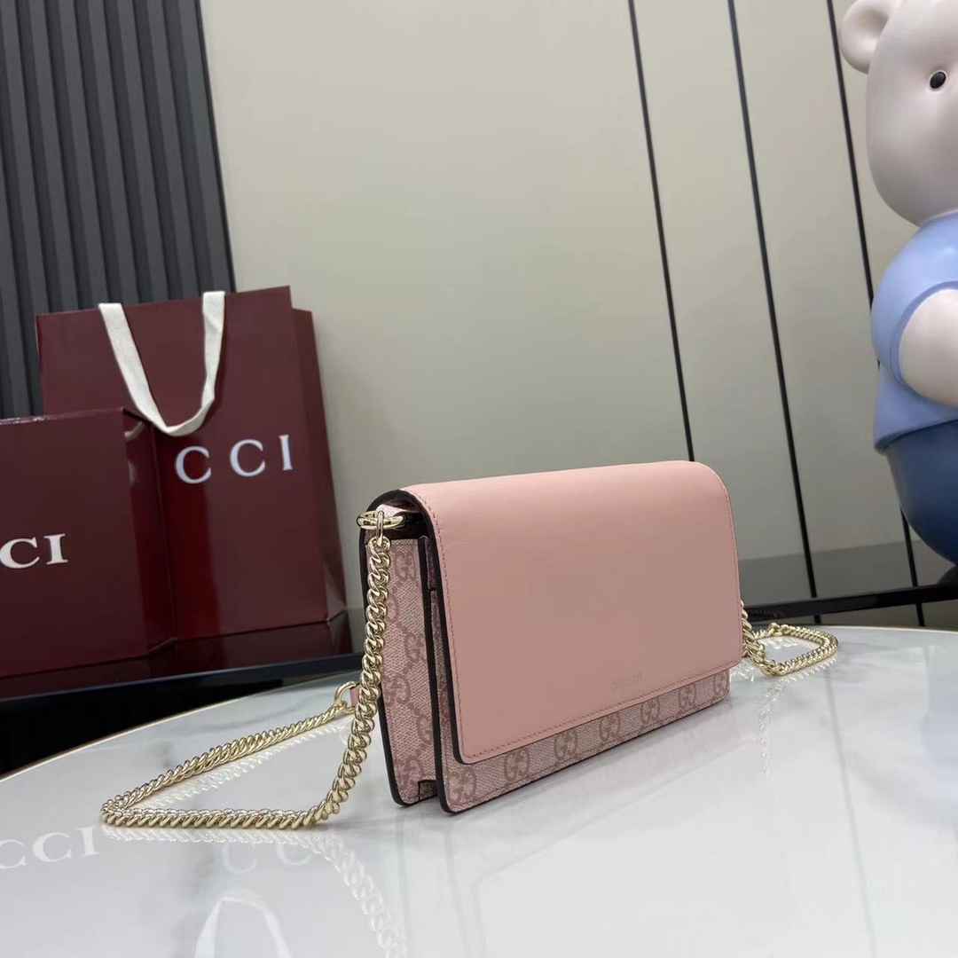 Gucci GG Emblem wallet on chain in light pink | GUCCI