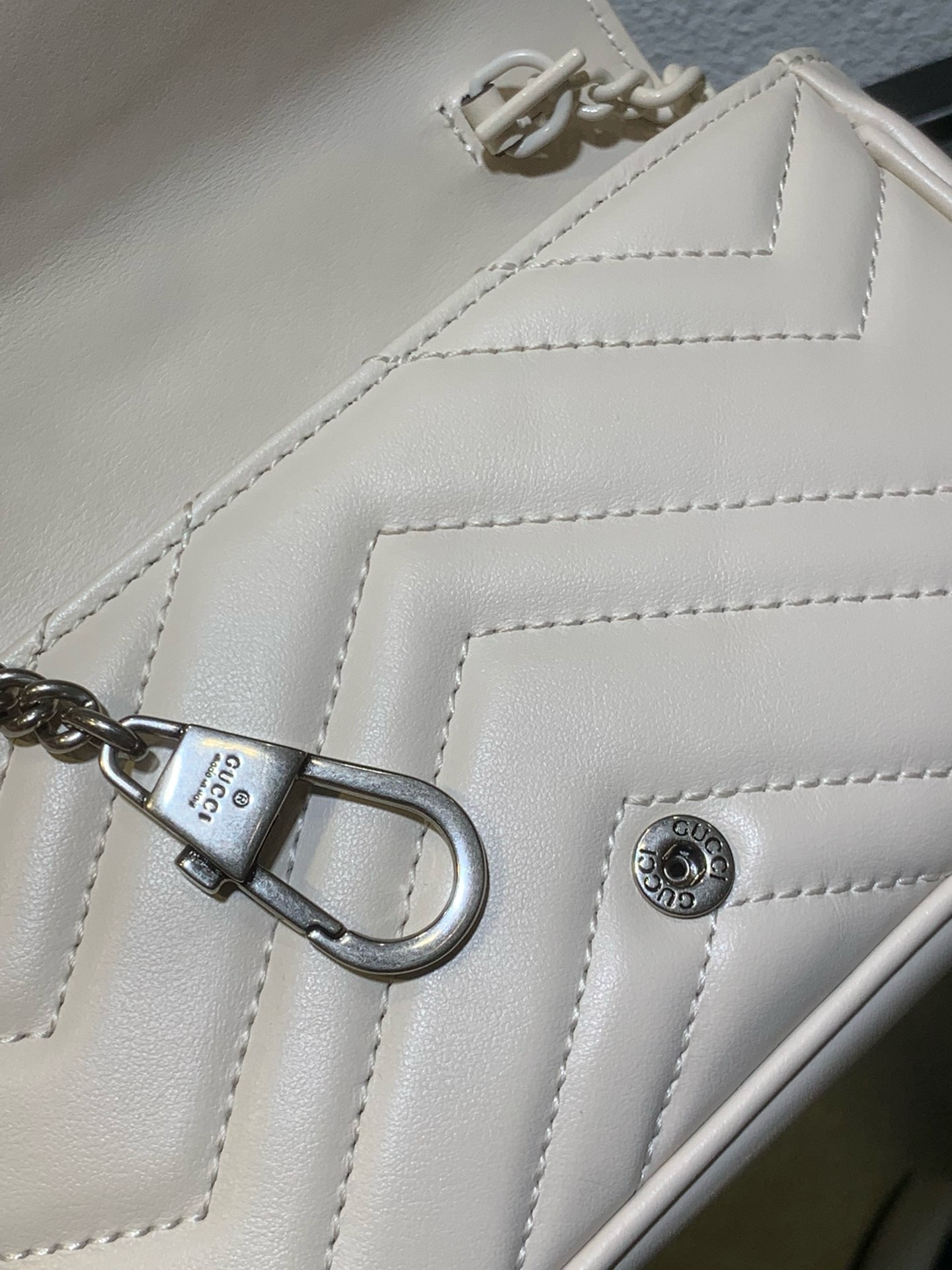 Gucci GG Marmont White Mini Bag: Stunning 2024 Fashion Essential