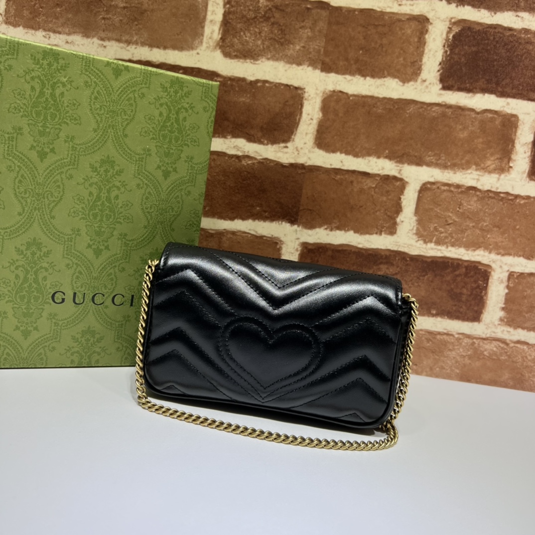 Gucci GG Marmont Matelassé Super Mini Bag