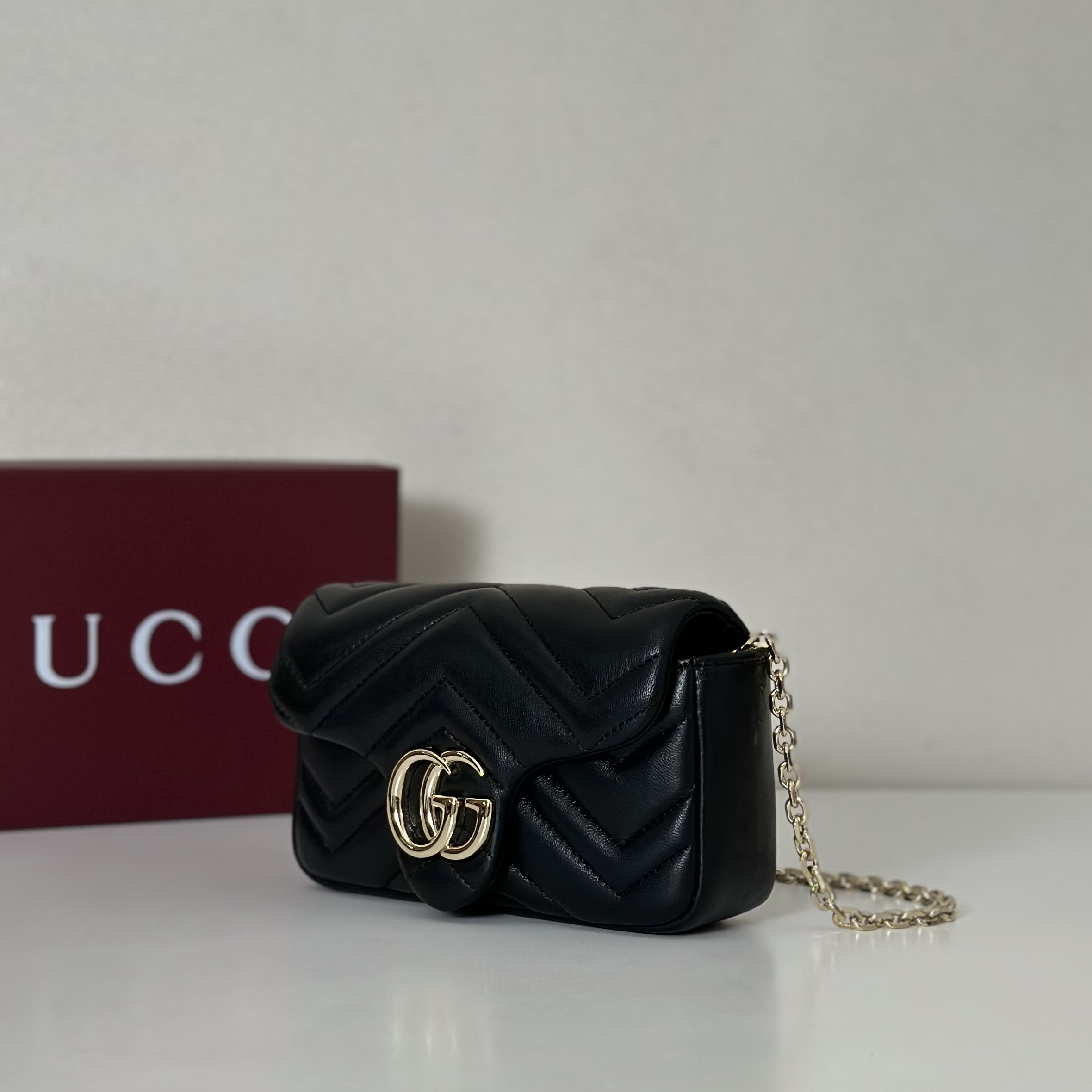 Gucci GG Marmont Matelassé Super Mini Bag