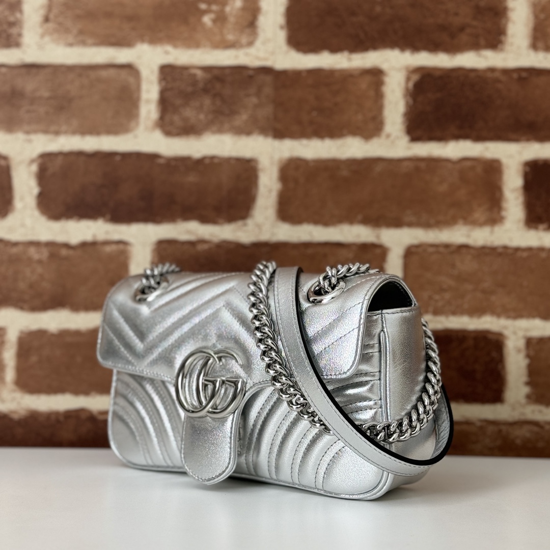 Gucci GG Marmont medium shoulder bag in Silver Leather | GUCCI