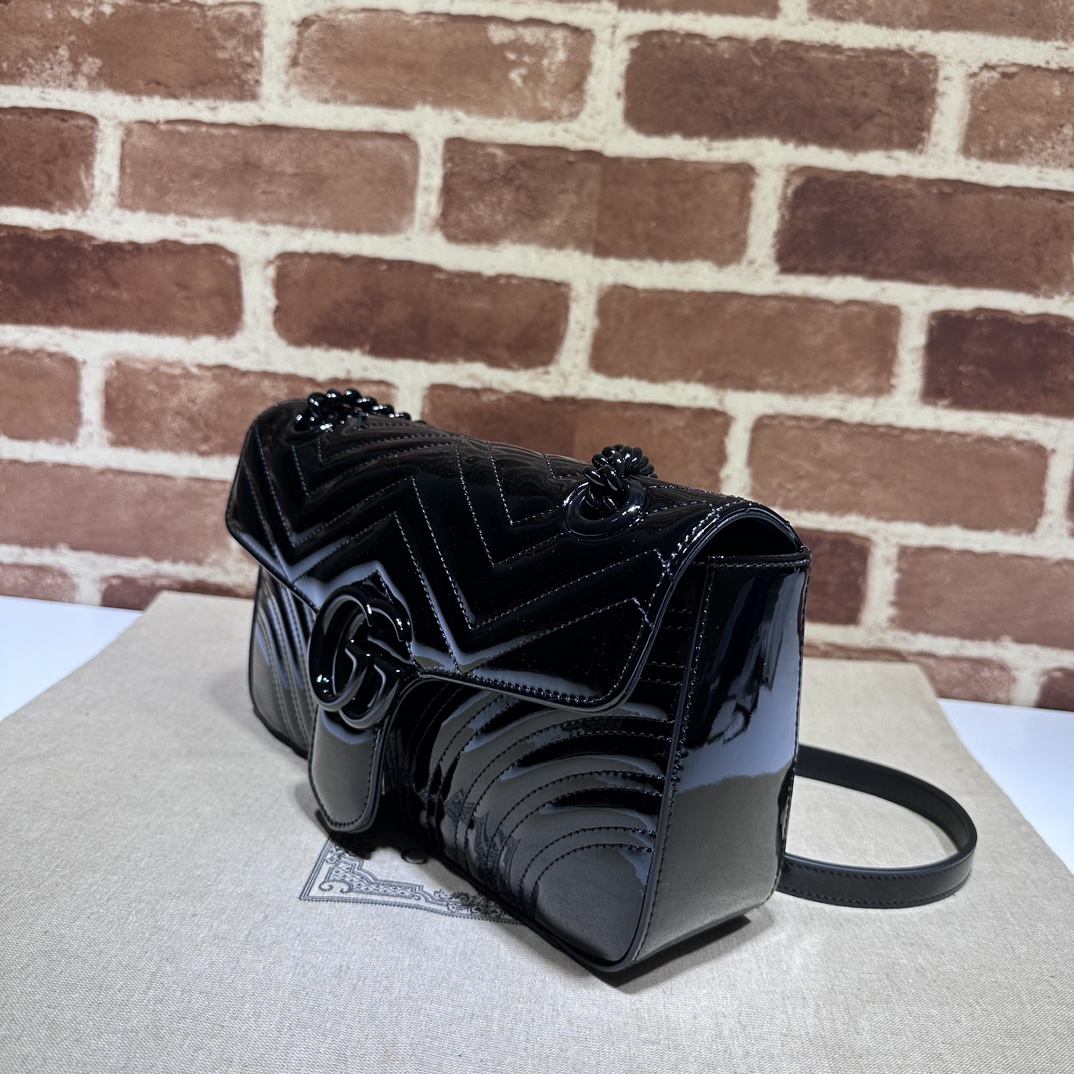 Gucci Gg Marmont Patent Leather Shoulder Bag In Black |