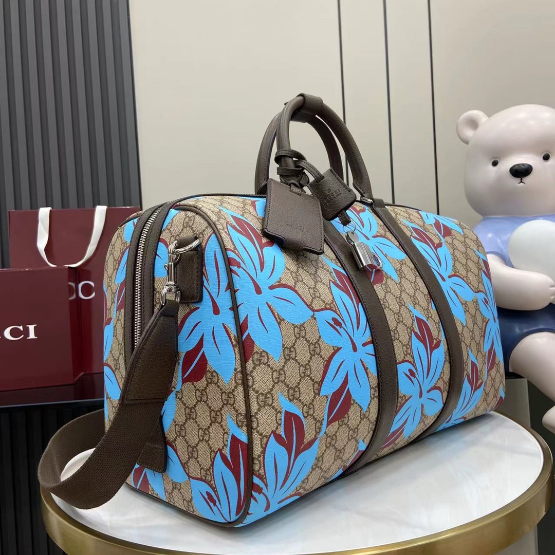 Gucci GG printed duffle bag in beige and dark brown Supreme