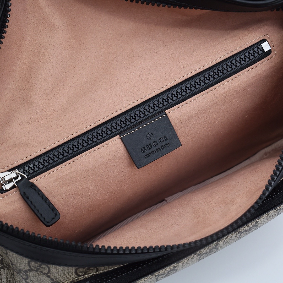 GUCCI GG SUPREME BELT BAG