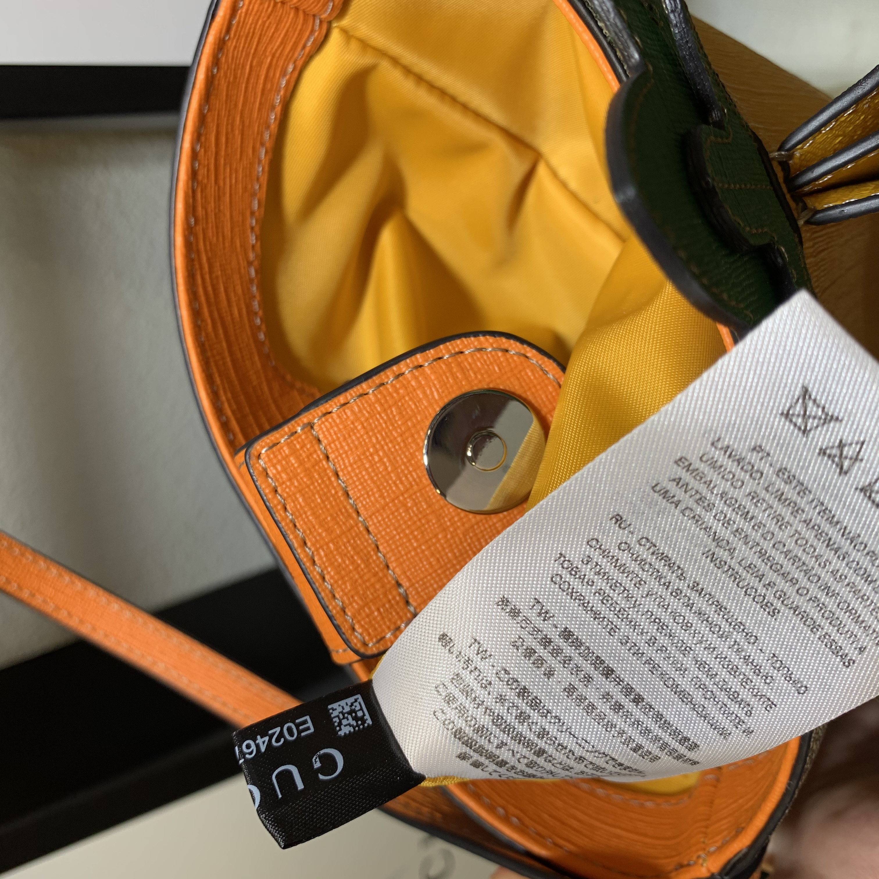 Gucci GG Supreme Children's Bucket Bag With Pineapple Strap