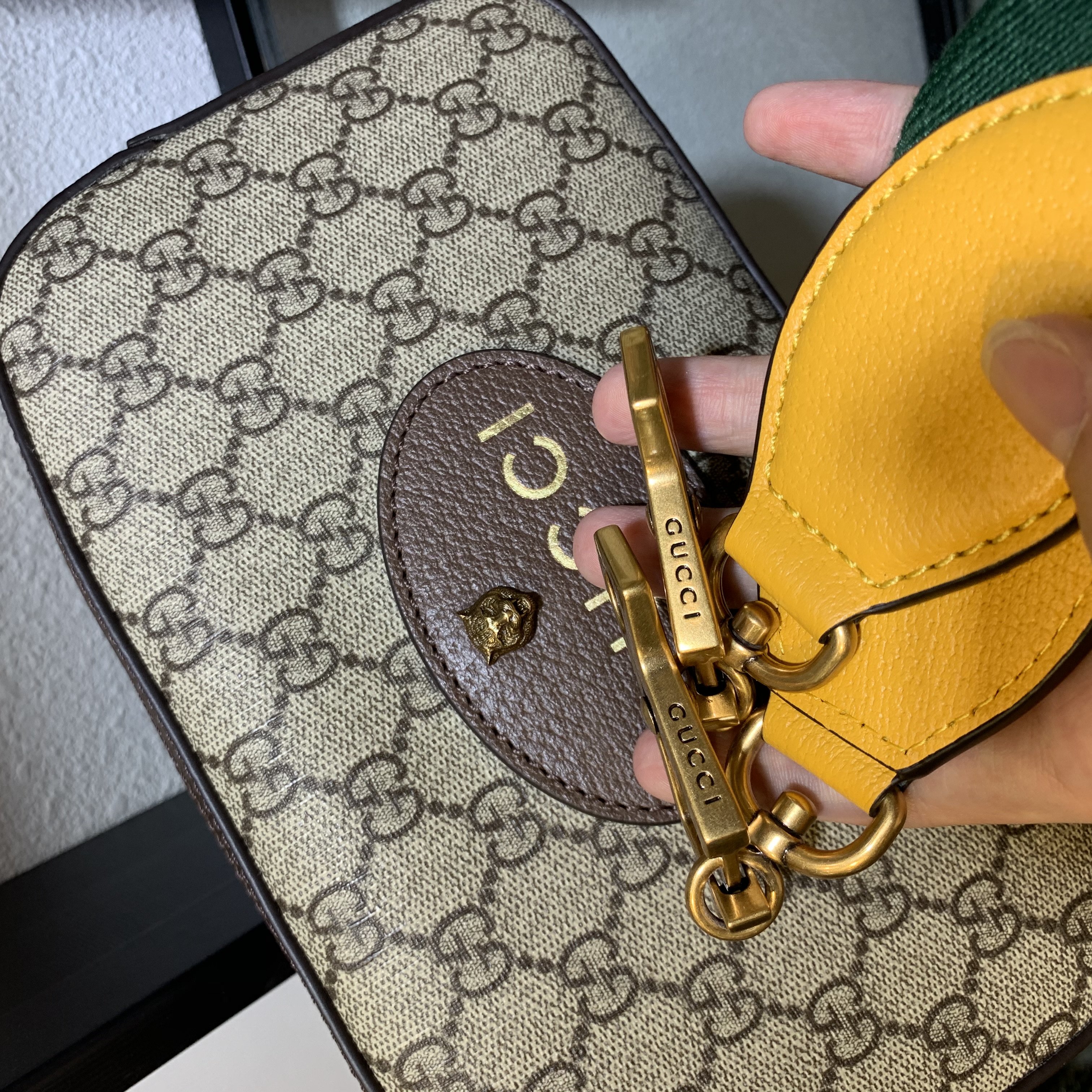 Gucci - GG Supreme Tiger Head Detail Messenger Bag