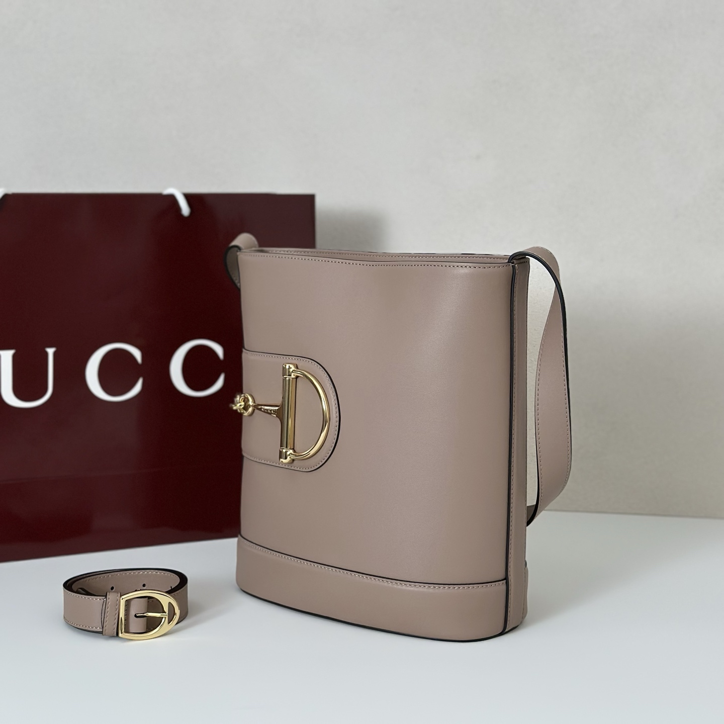 Gucci Gucci 73 small bucket bag in taupe leather | GUCCI