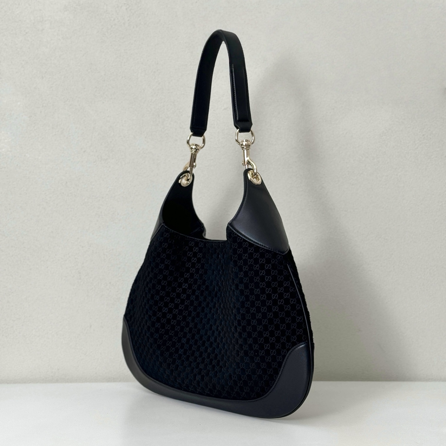 Gucci Gucci B medium shoulder bag in black GG suede | GUCCI