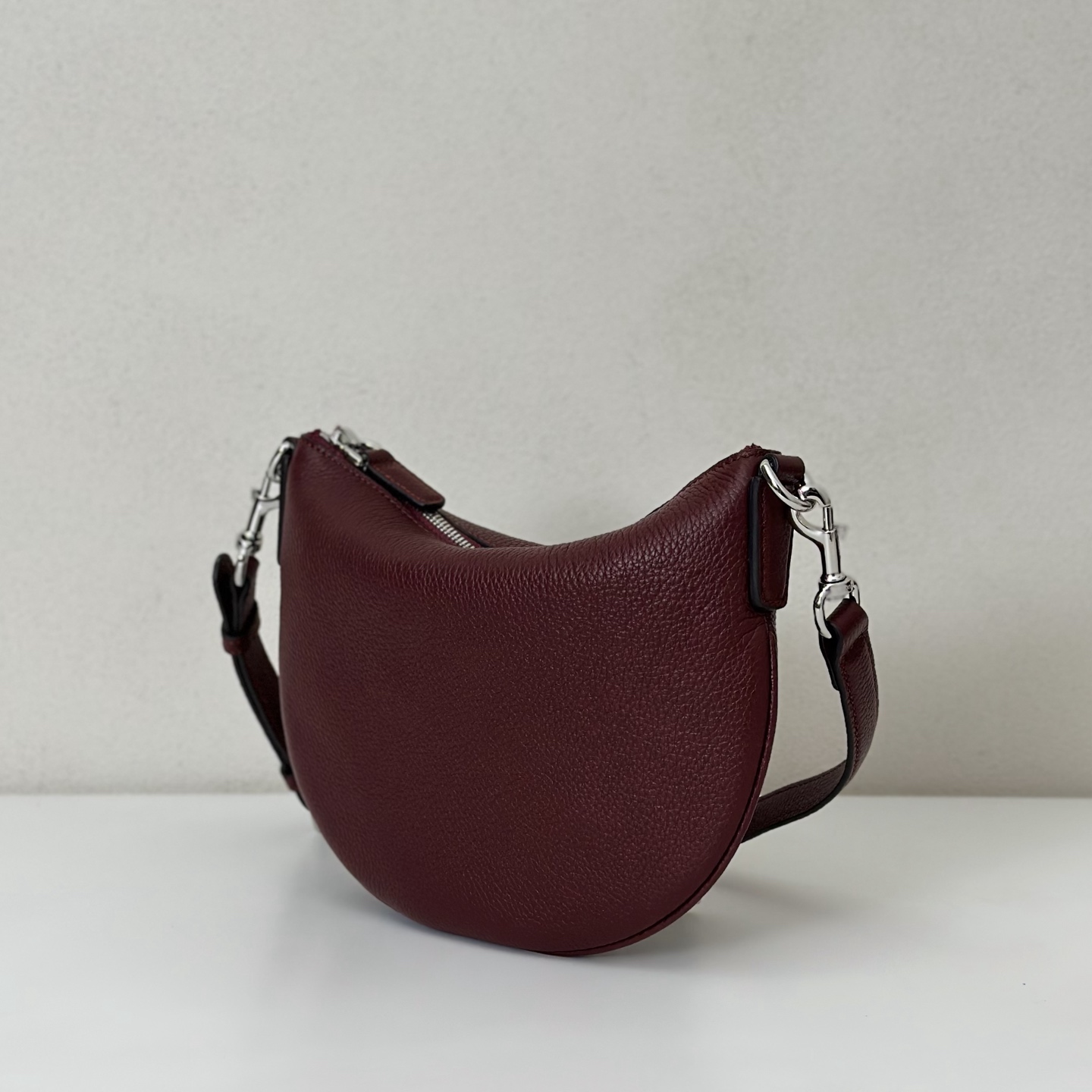 Gucci Gucci B small bag in Black Leather | GUCC