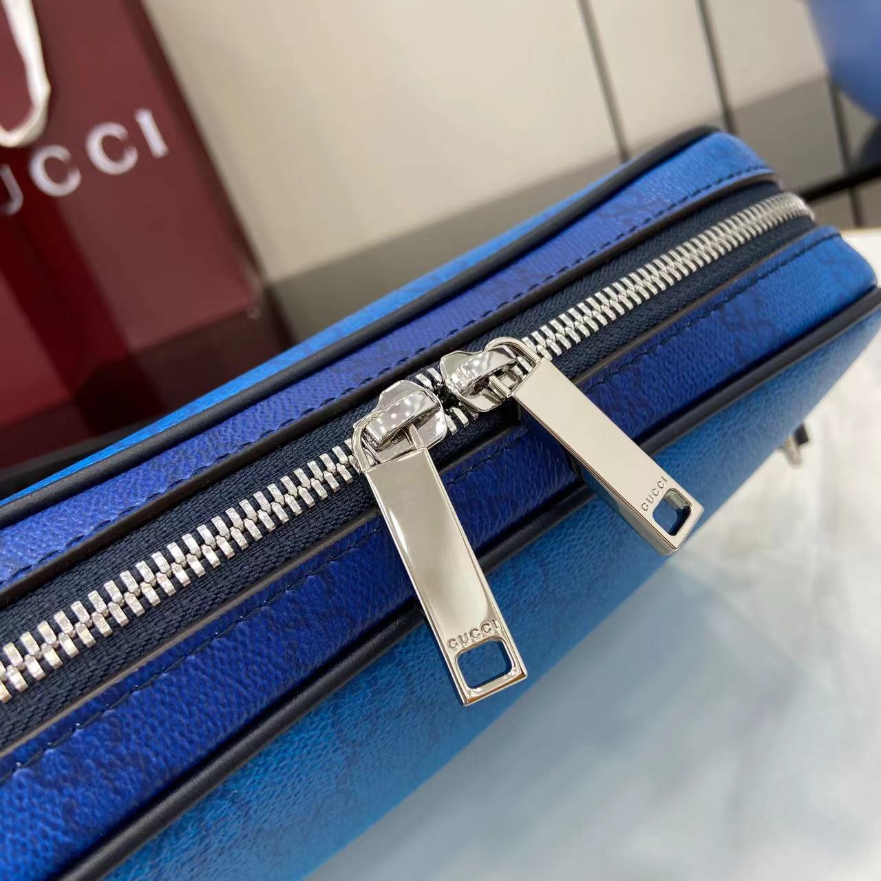 Gucci Gucci Chroma small crossbody bag for Men - Blue