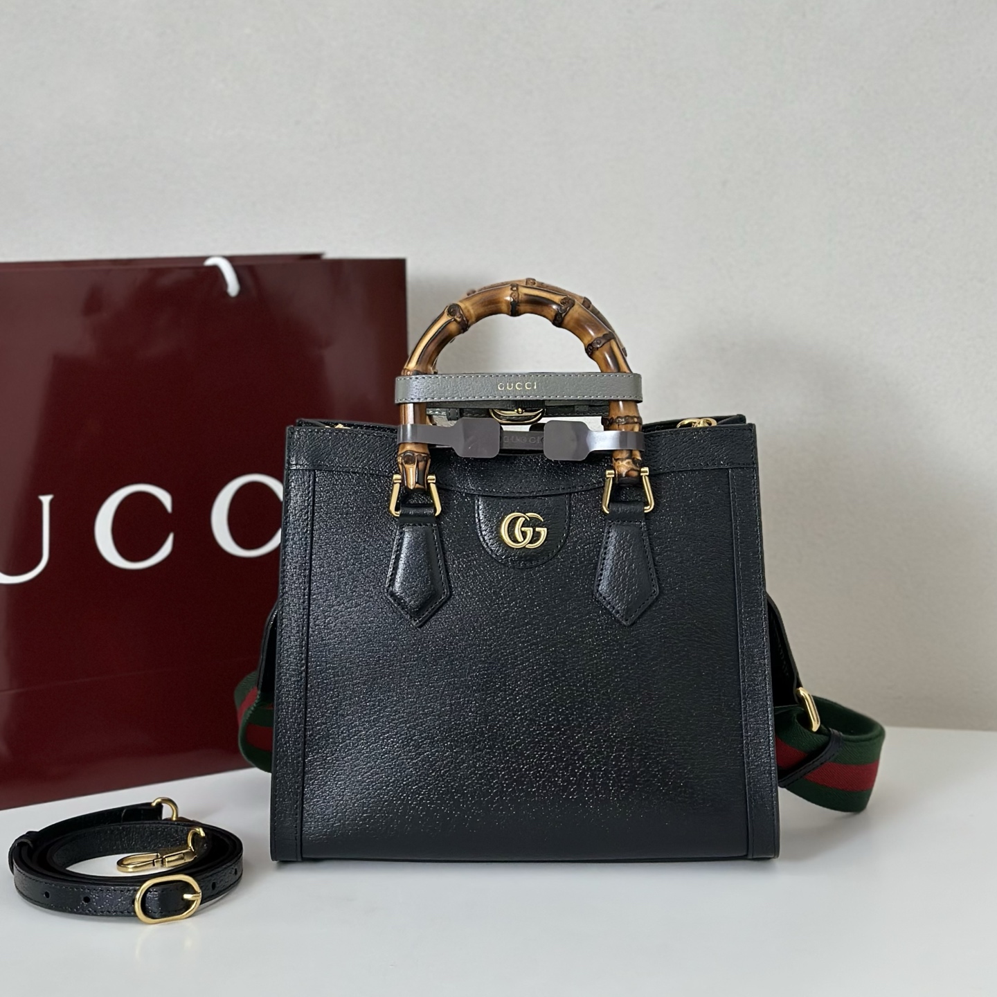 Gucci Gucci Diana medium tote bag in black leather | GUCCI