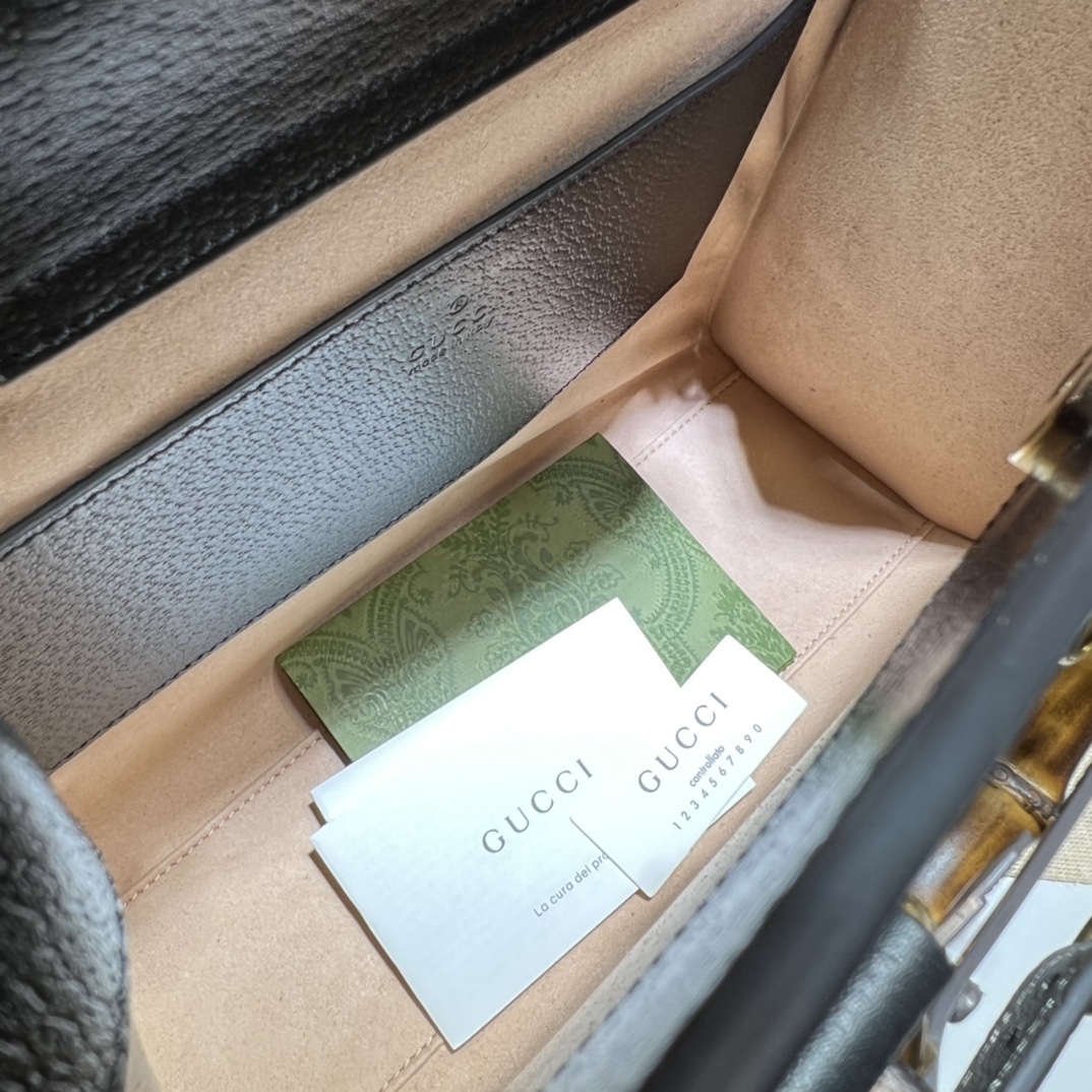 Gucci Gucci Diana medium tote bag in black leather | GUCCI