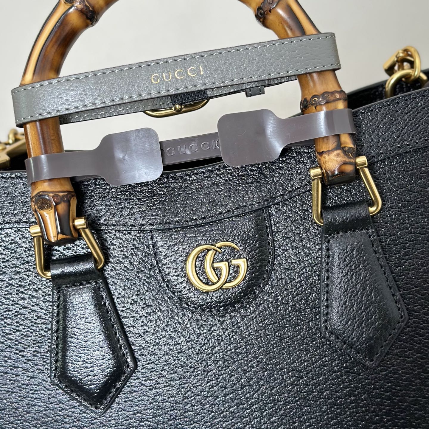 Gucci Gucci Diana medium tote bag in black leather | GUCCI