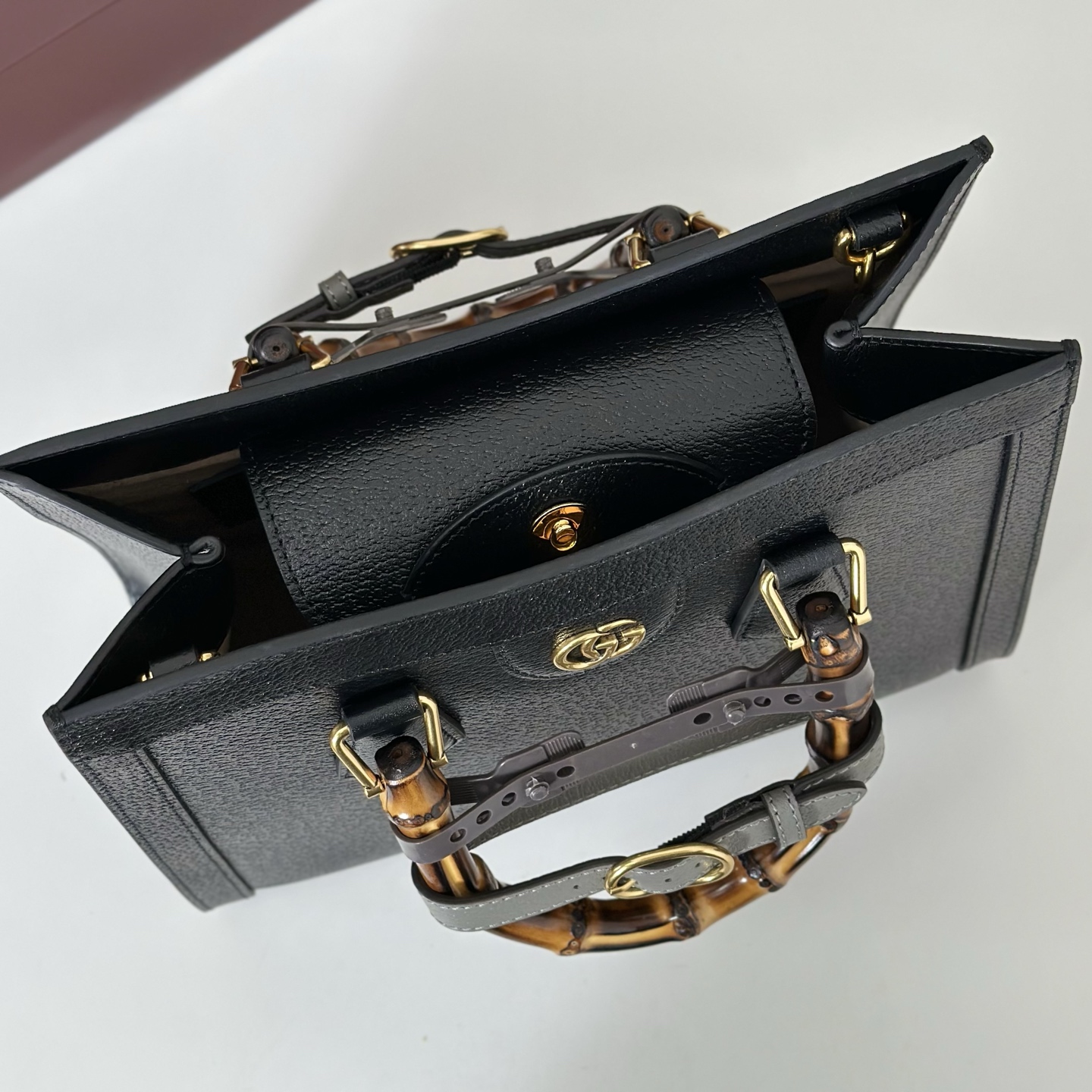 Gucci Gucci Diana medium tote bag in black leather | GUCCI