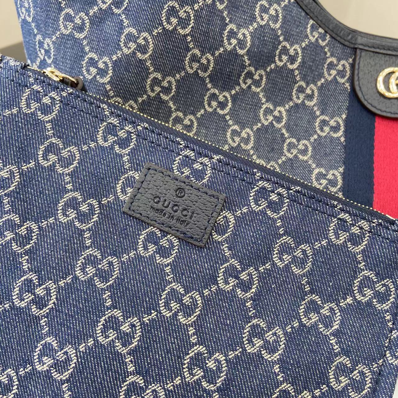 Gucci Gucci Giglio large tote bag in blue and white GG denim