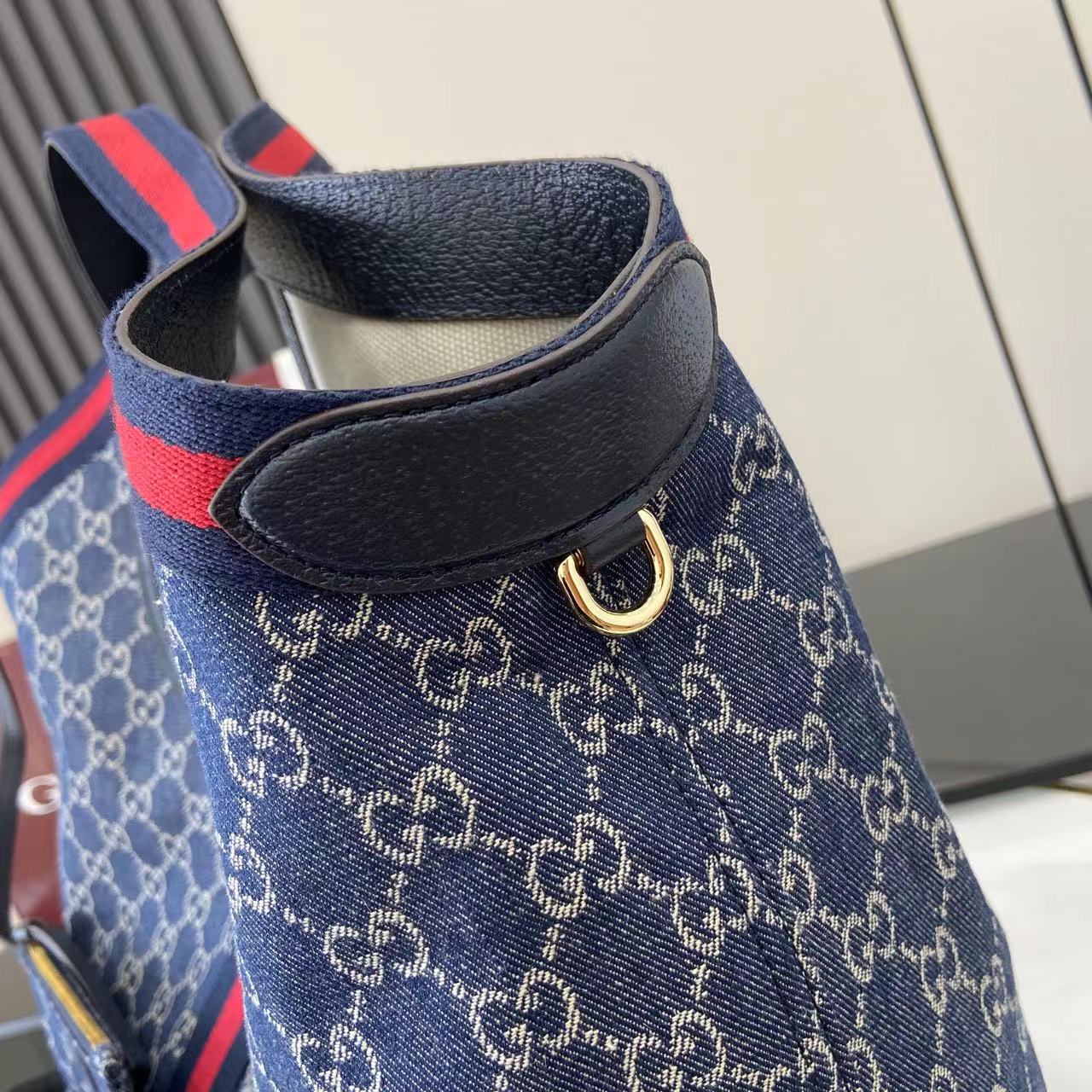 Gucci Gucci Giglio large tote bag in blue and white GG denim