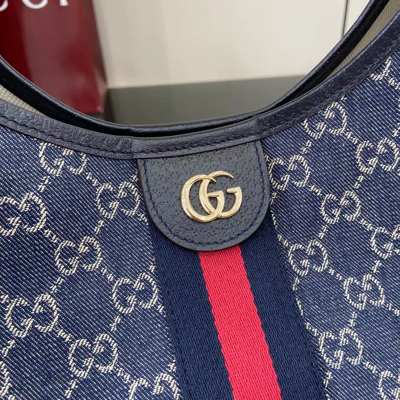 Gucci Gucci Giglio large tote bag in blue and white GG denim