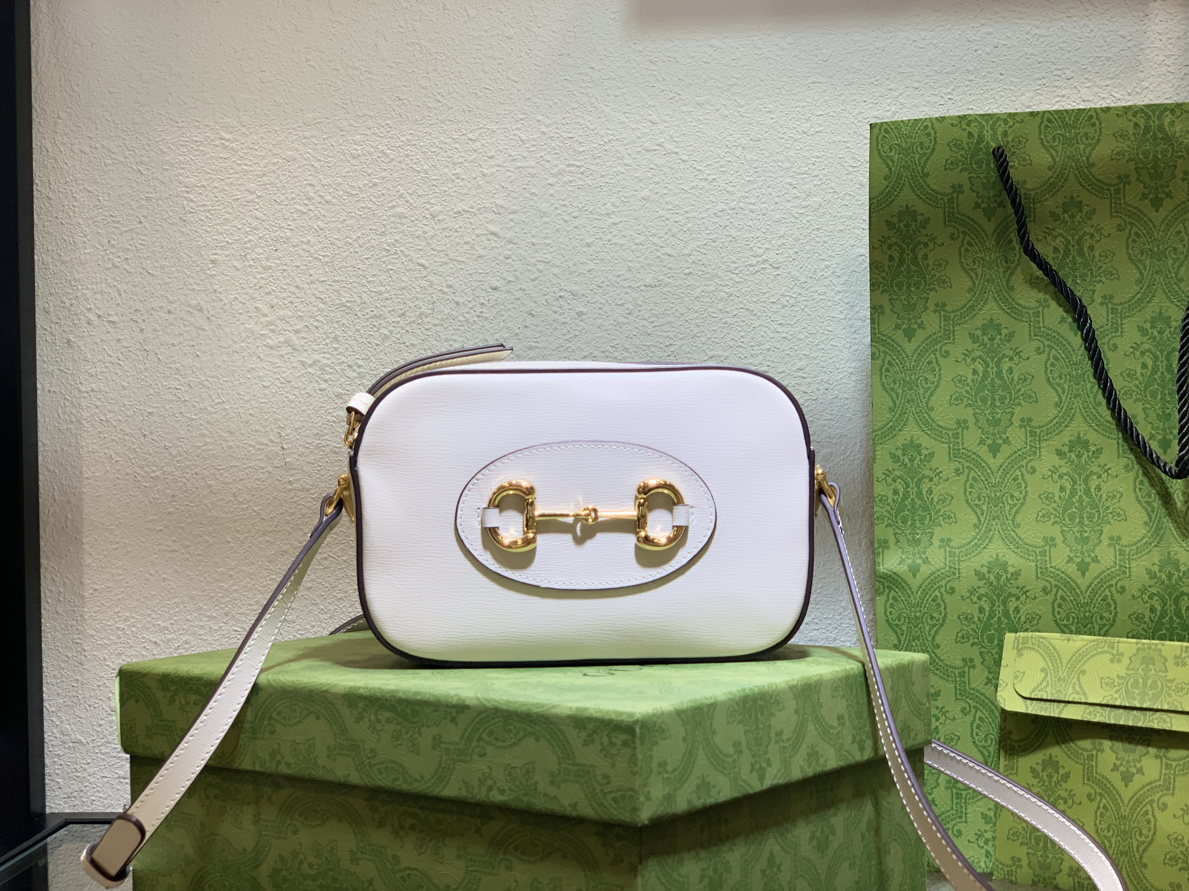 Gucci White Horsebit Camera Bag: Stunning 2024 Premium Leather Crossbody