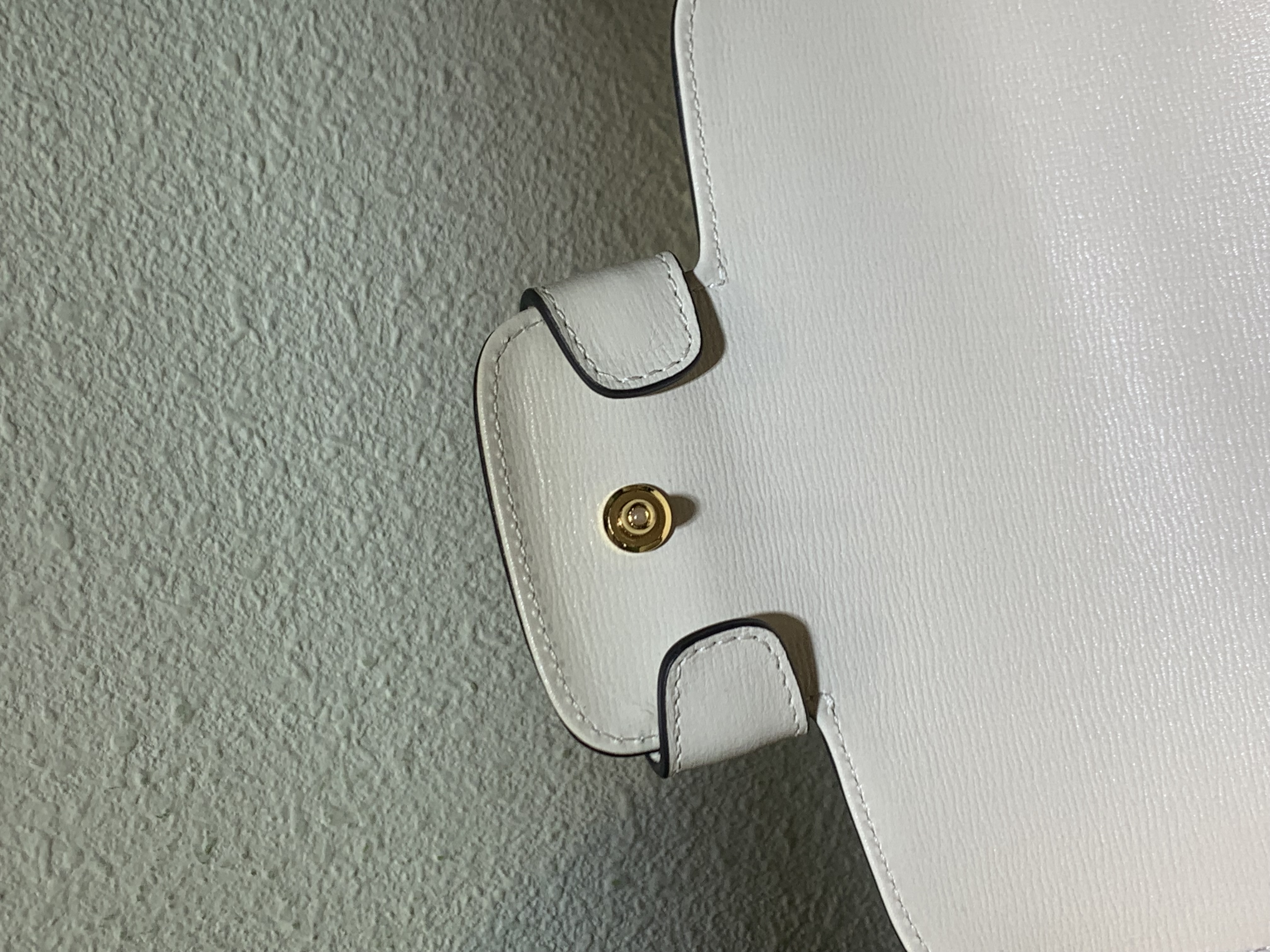 Gucci White Horsebit Bag: Stunning Top Handle Luxury for 2024