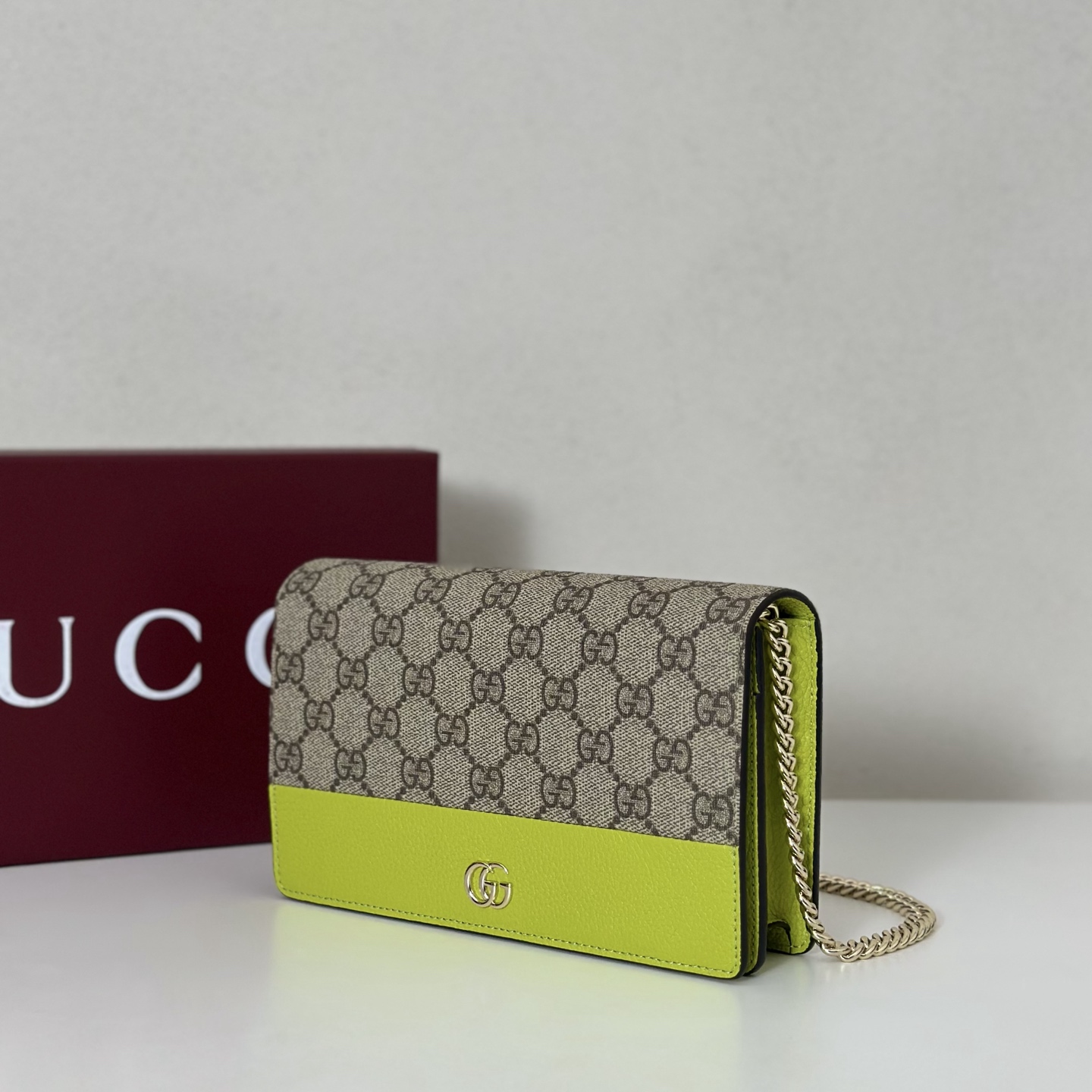 Gucci Horsebit 1955 wallet on chain in Beige GG Canvas