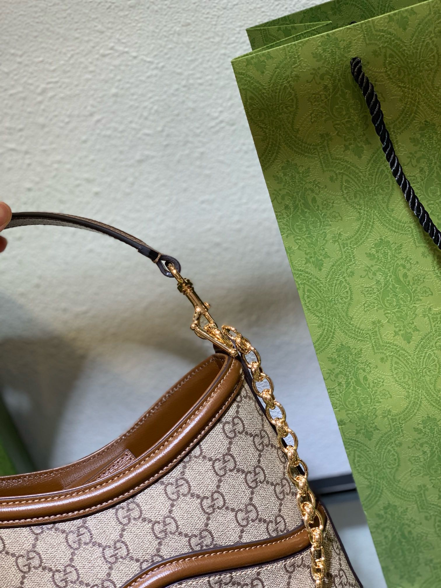 Gucci GG Supreme Chain Shoulder Bag | Stunning 2024 Edition